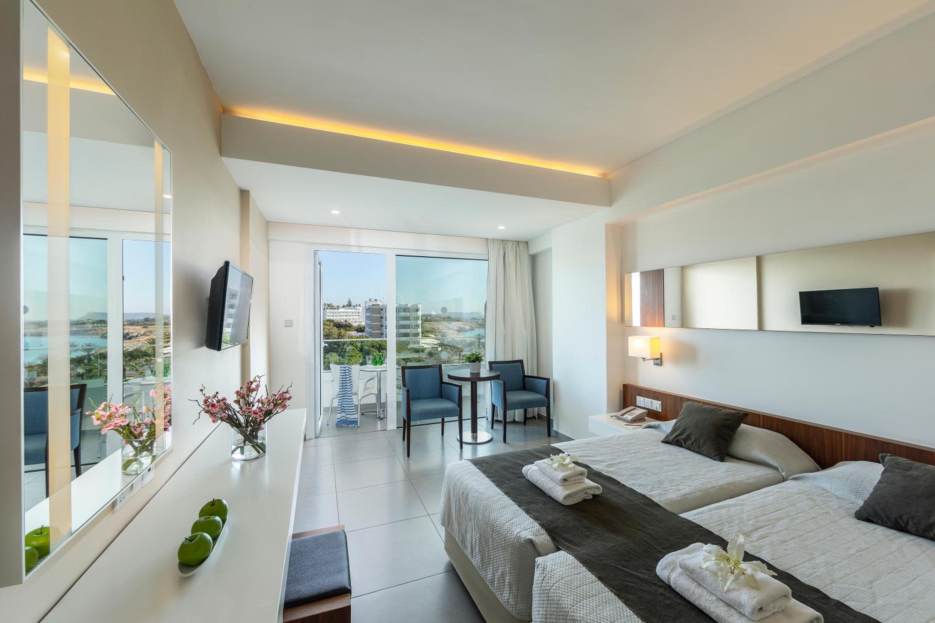 Superior Room with Side Sea View  photo 2