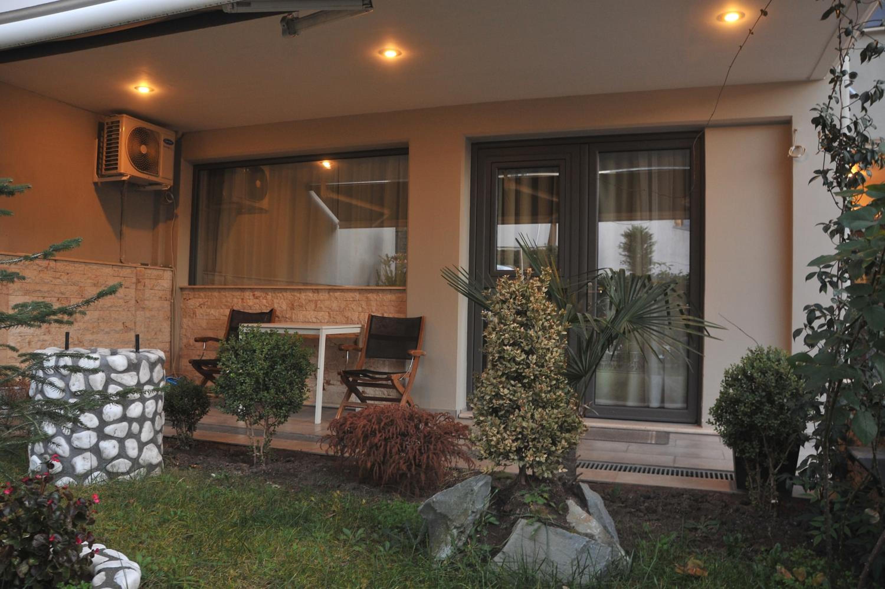 Studio Apartment - Photo 20