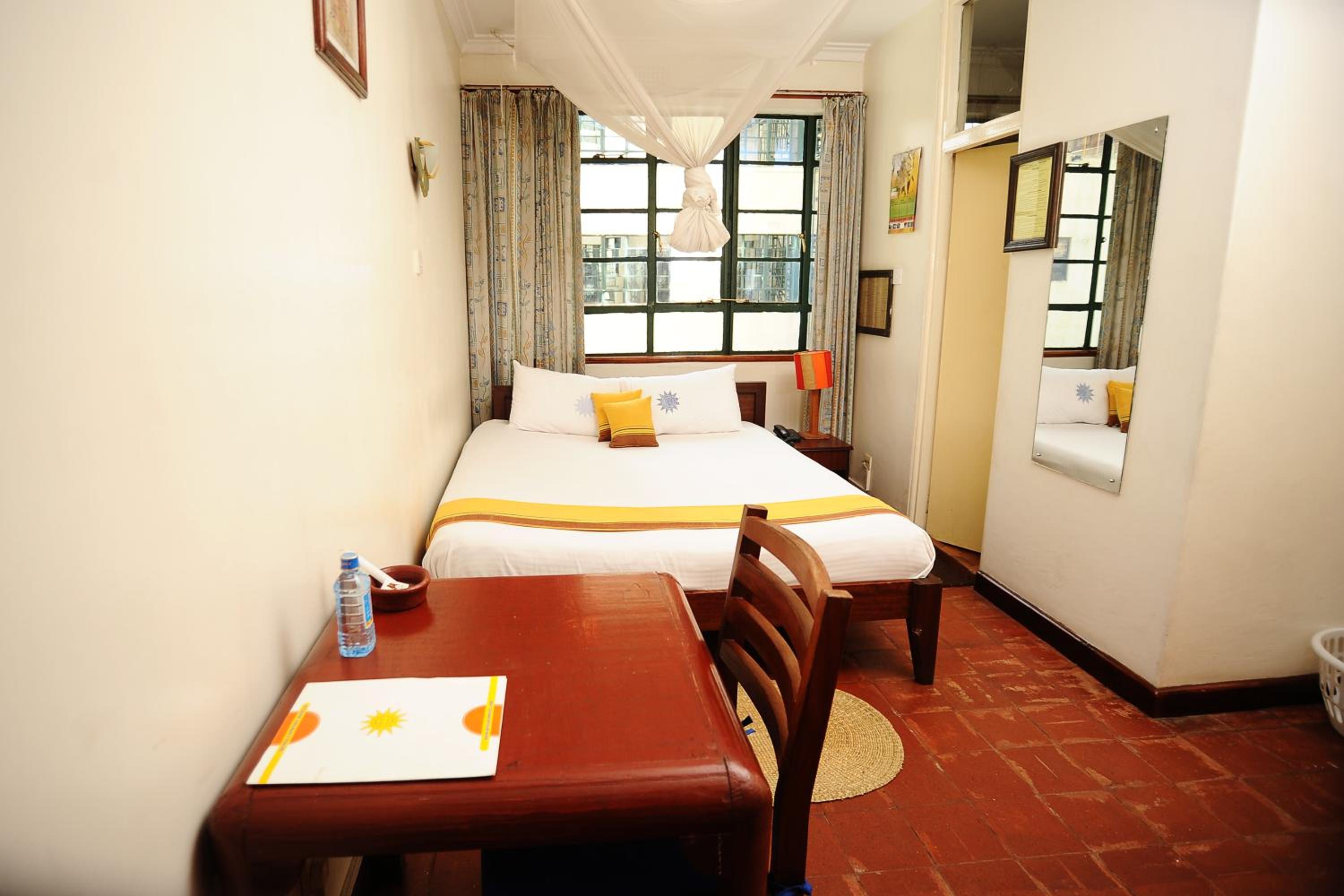 Budget Double Room - Photo 4