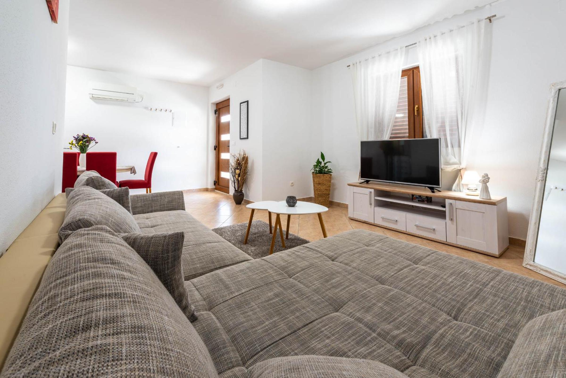 Apartment - Ground Floor photo 2