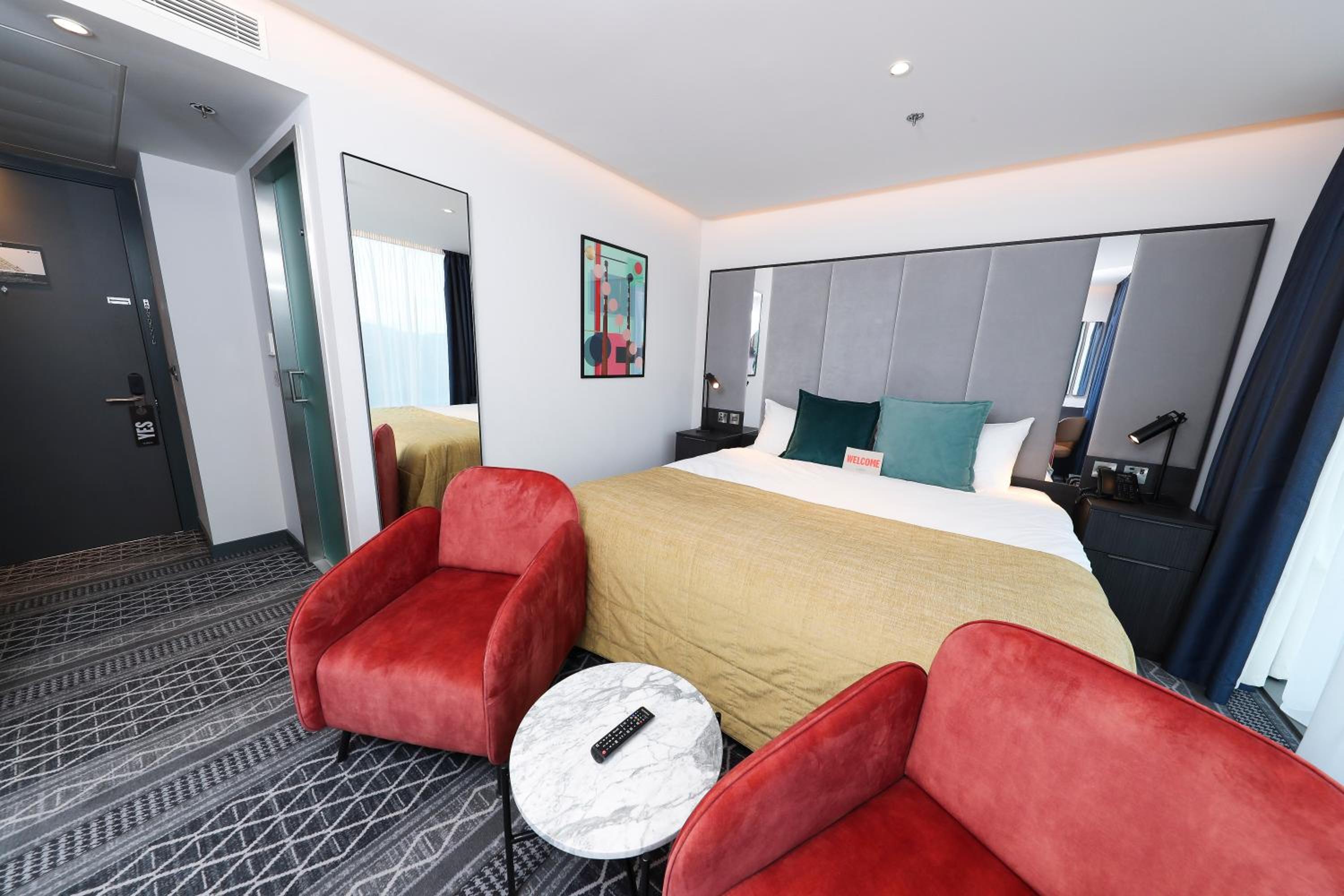 Deluxe Room - Photo 12