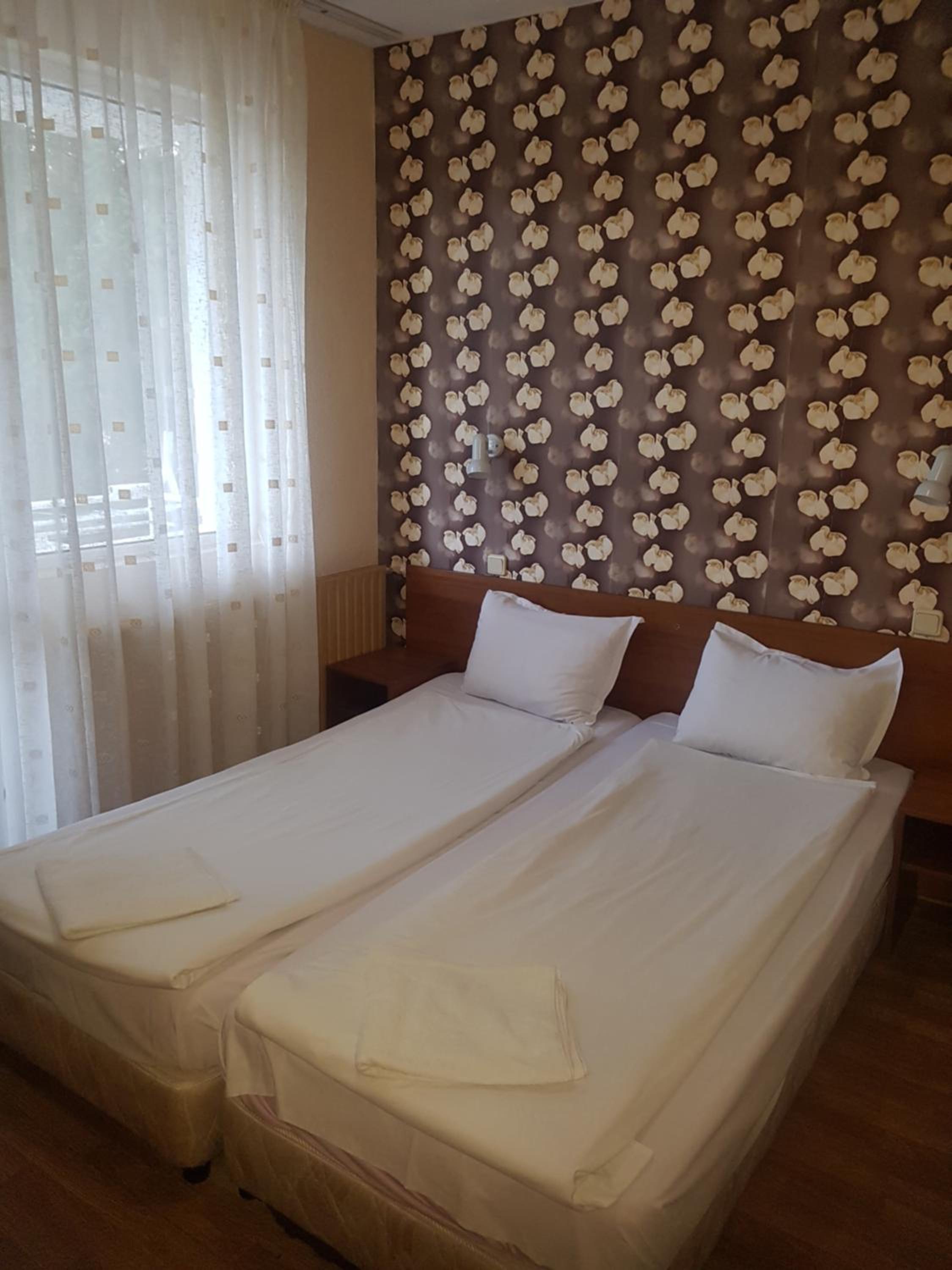 Double Room with Balcony - Photo 2