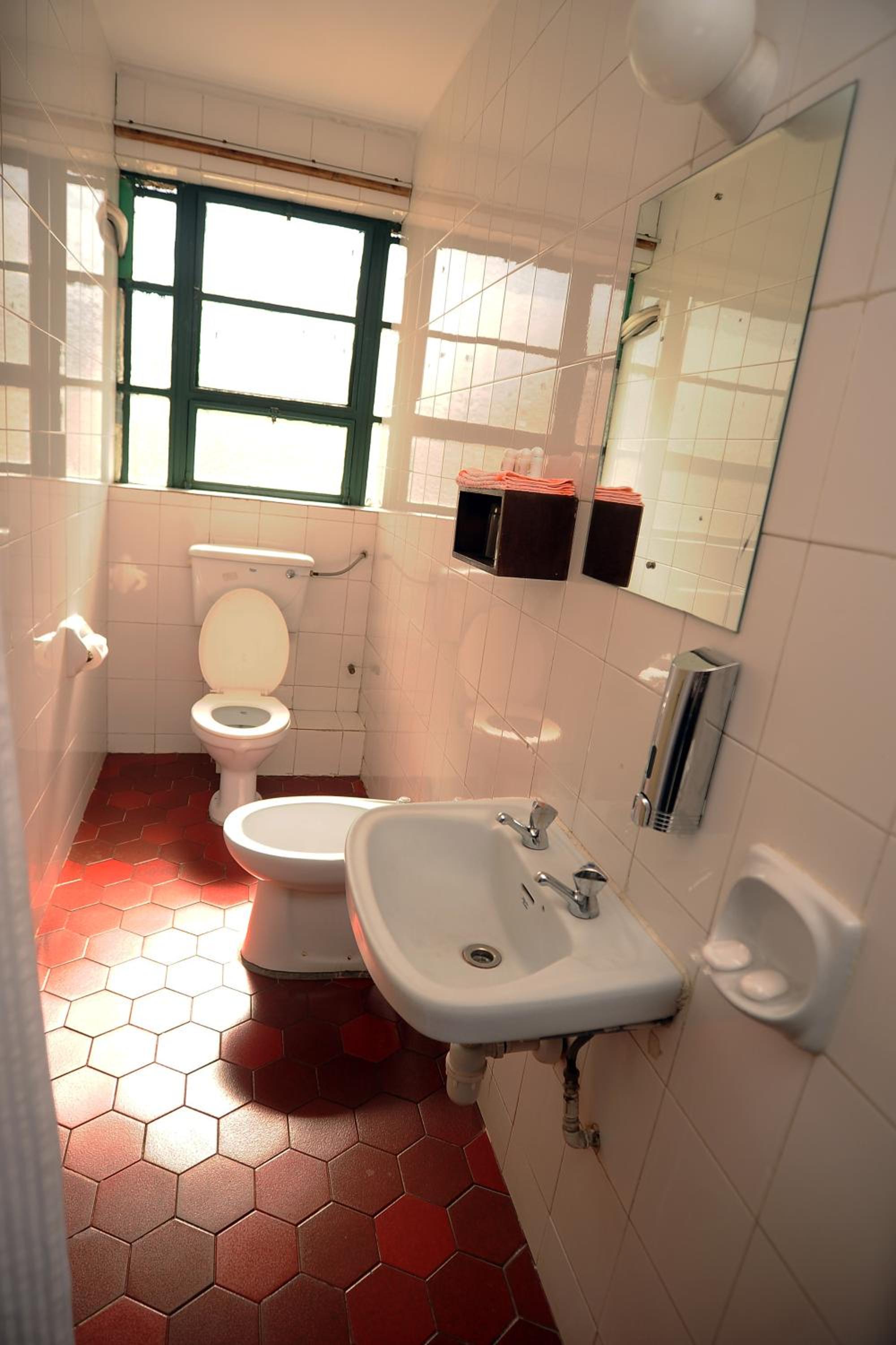 Budget Double Room - Photo 3