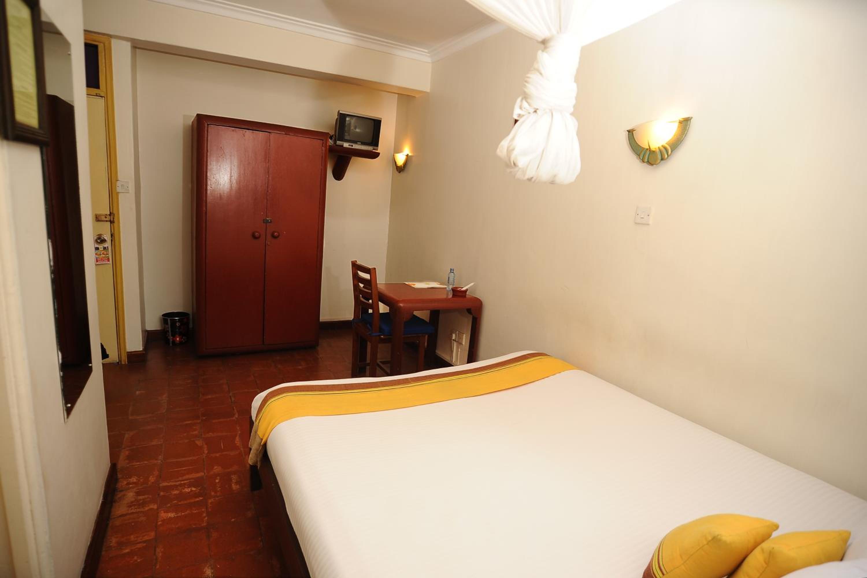 Budget Double Room - Photo 2