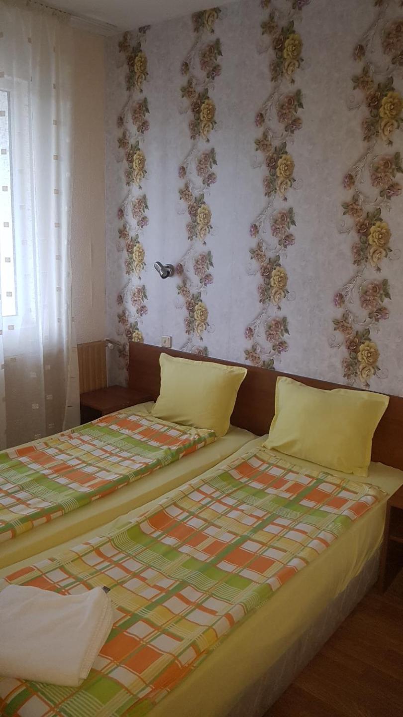 Double Room with Balcony - Photo 3