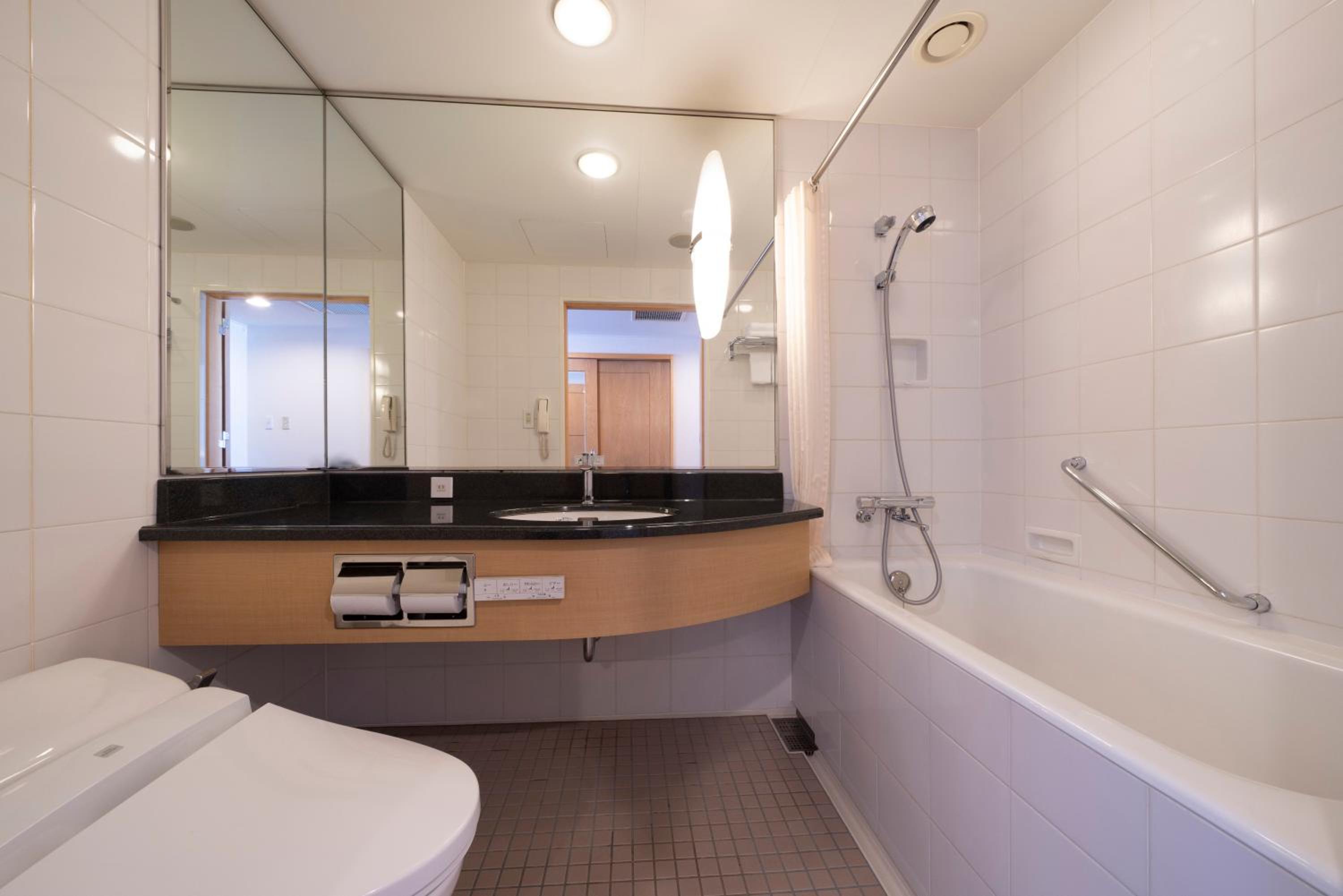 Premium Twin Room with Nagoya City View - Photo 5