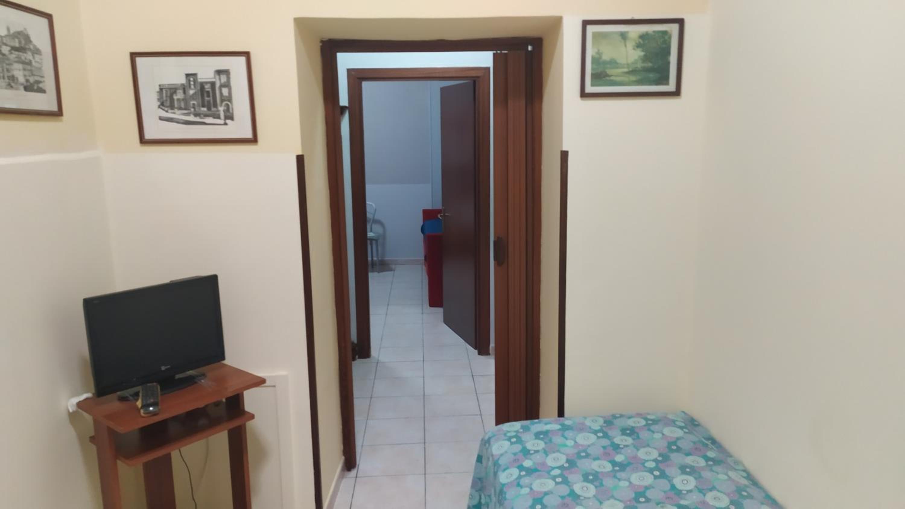 One-Bedroom Apartment - Photo 1