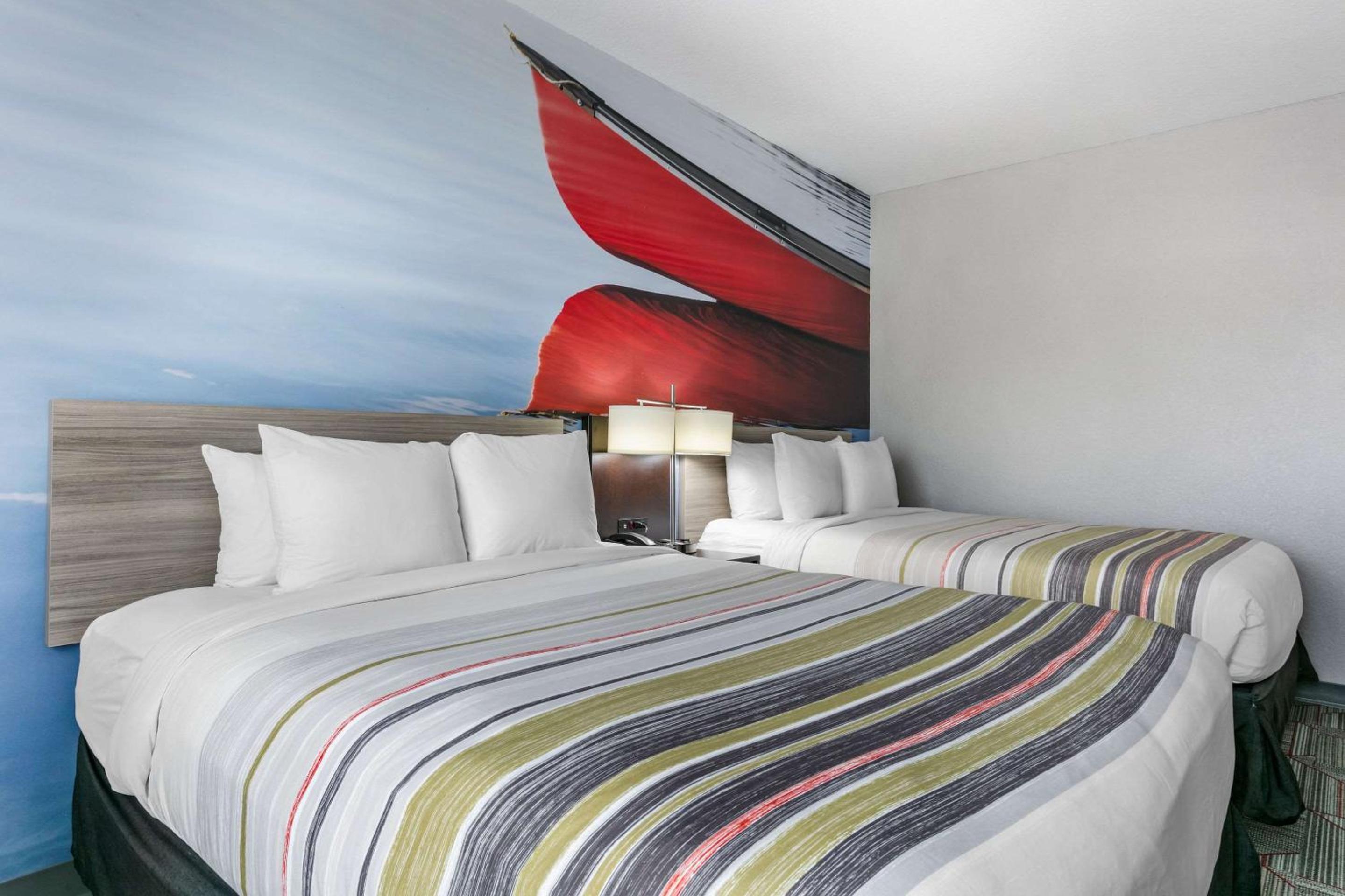 Queen Room with Two Queen Beds - Non-Smoking - Photo 1