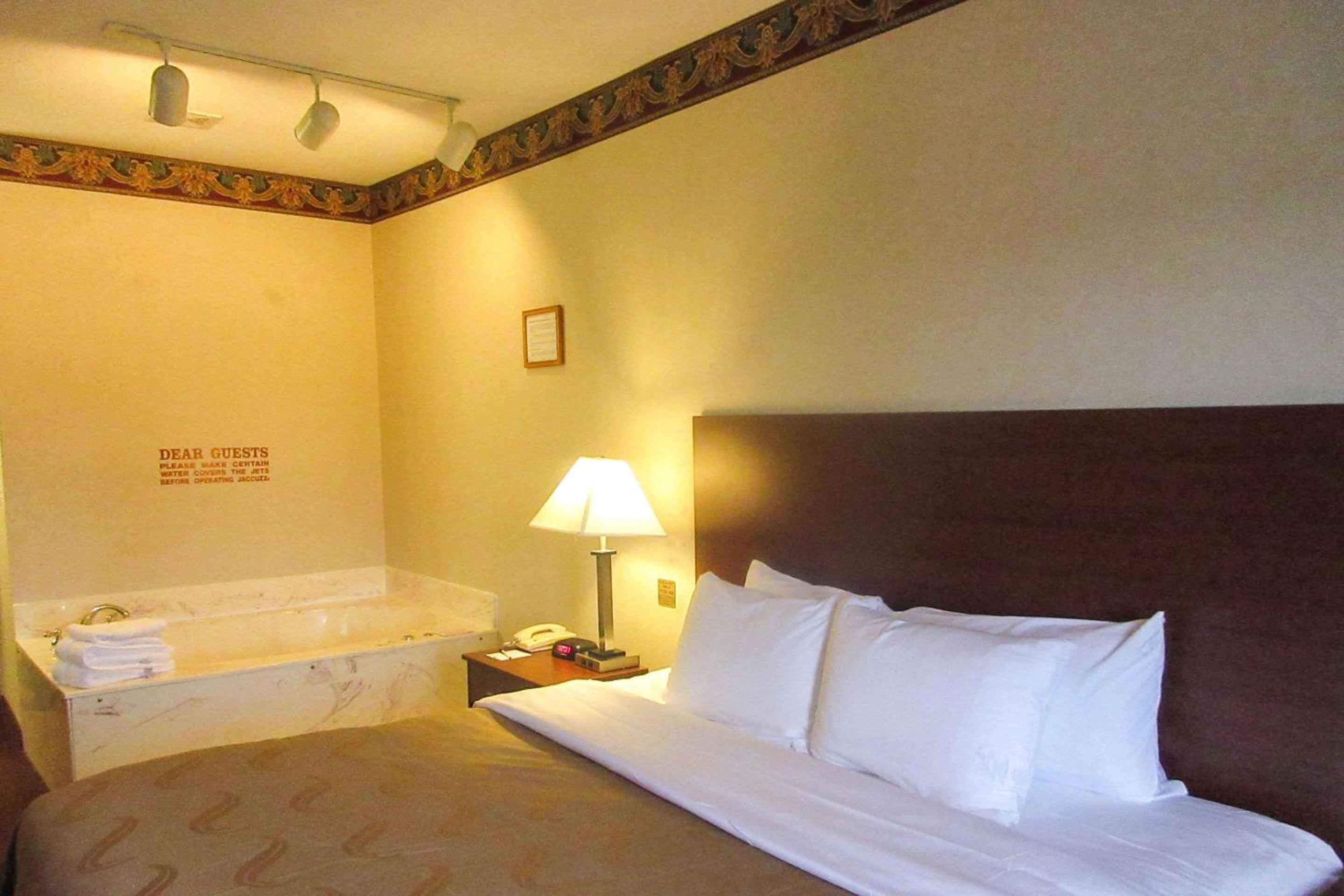 King Room with Spa Bath - Non-Smoking - Photo 1