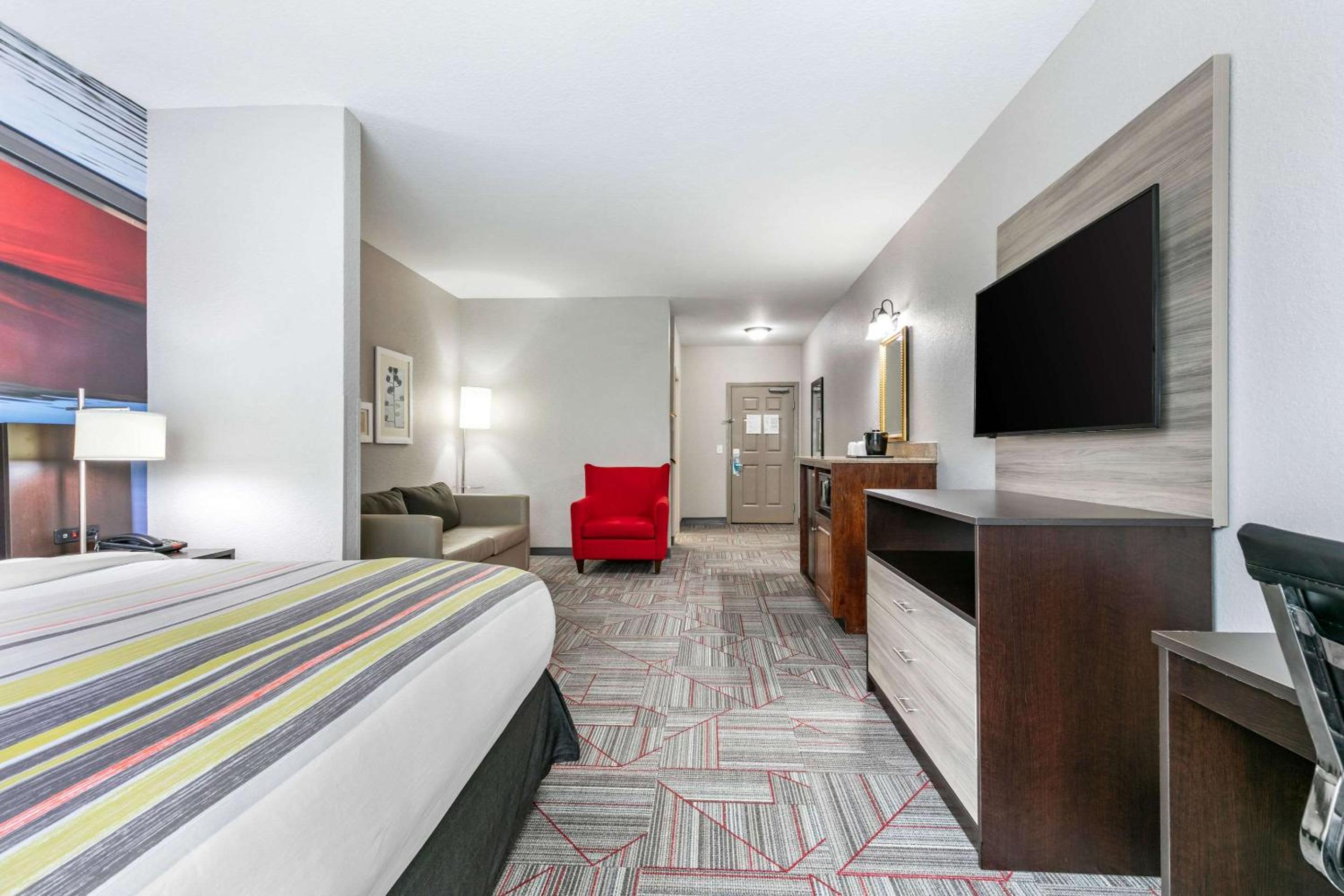 King Room with Sofa Bed - Non-Smoking - Photo 1
