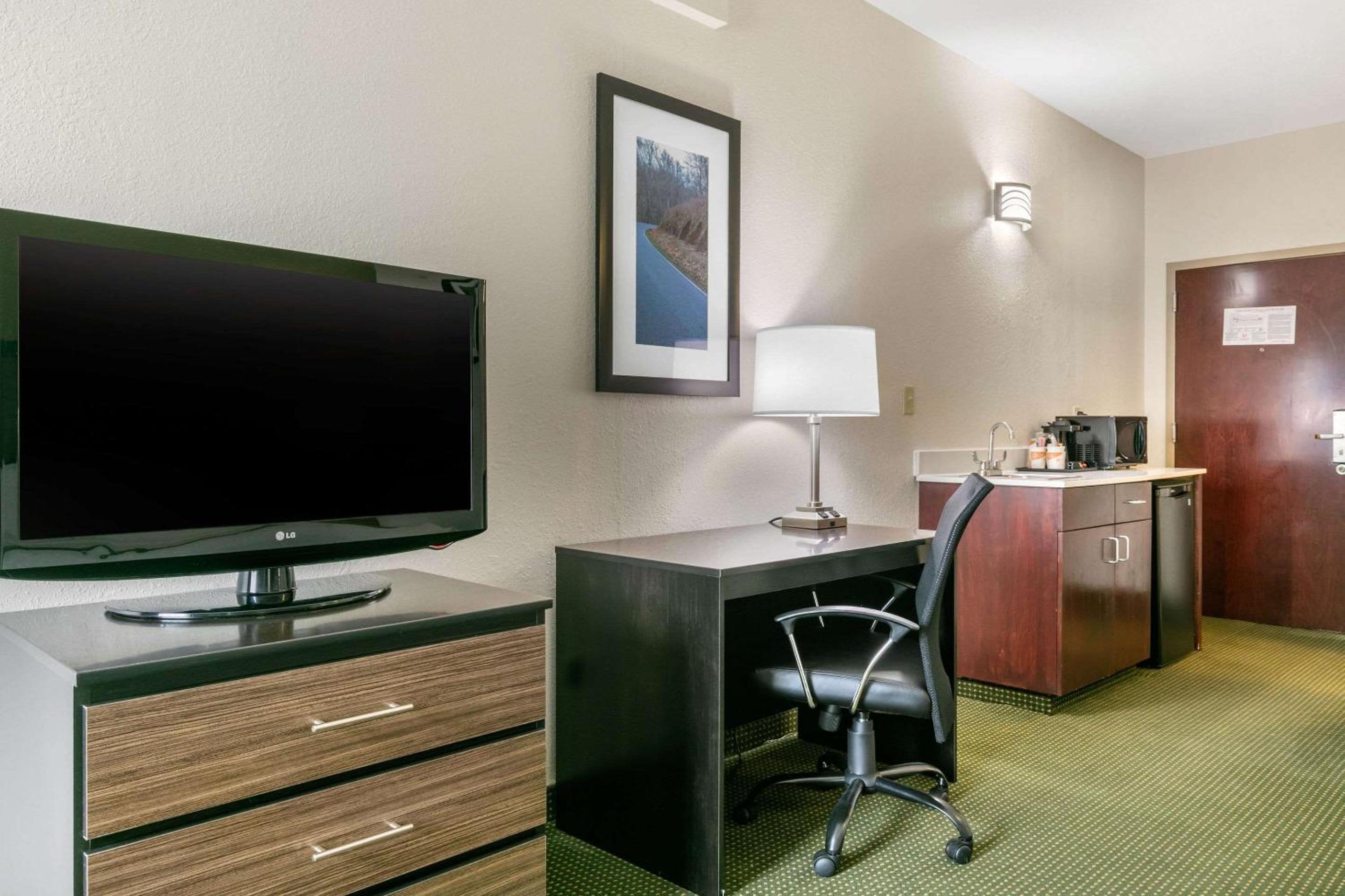 King Room - Non-Smoking photo 2