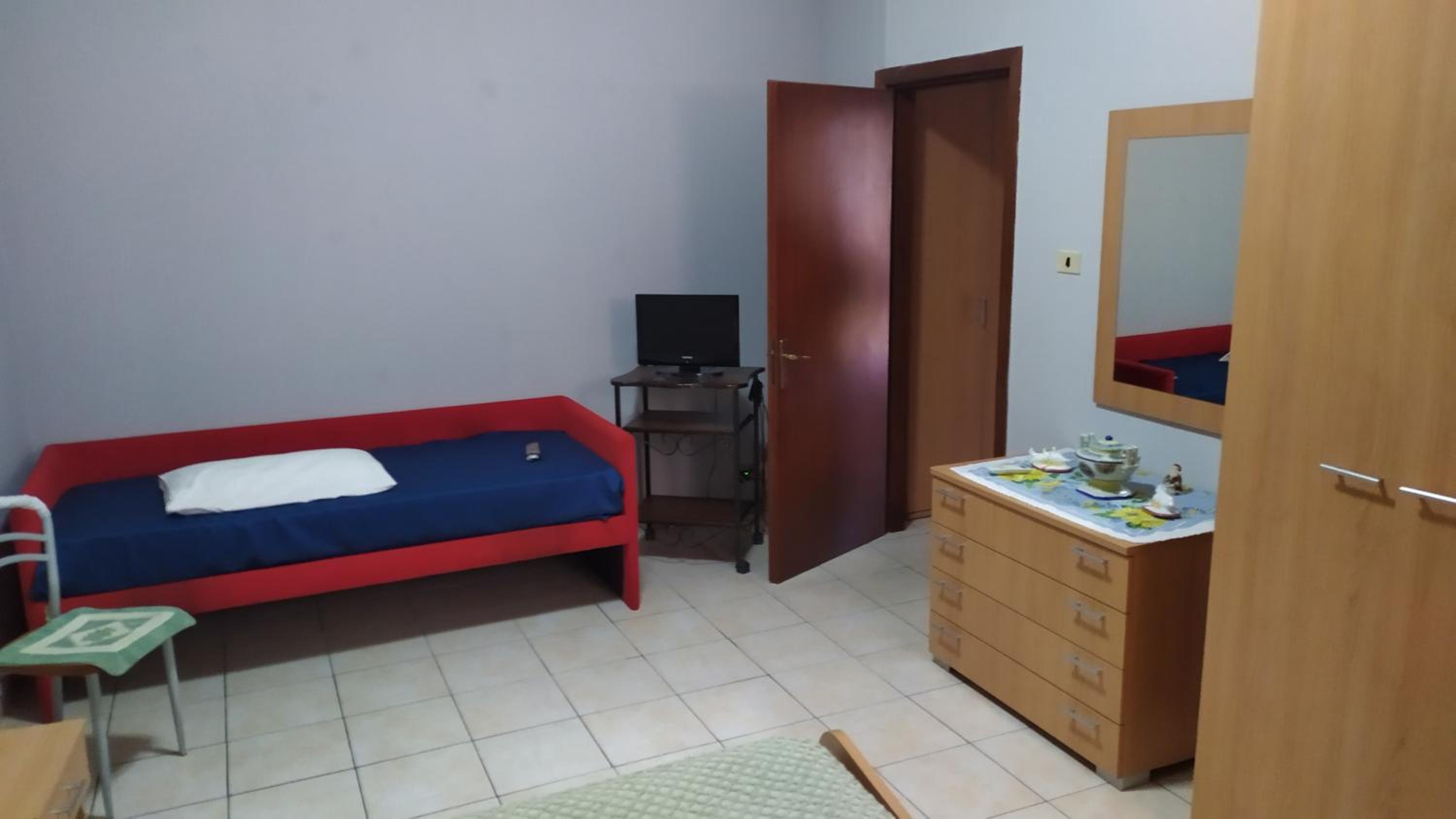 One-Bedroom Apartment - Photo 8