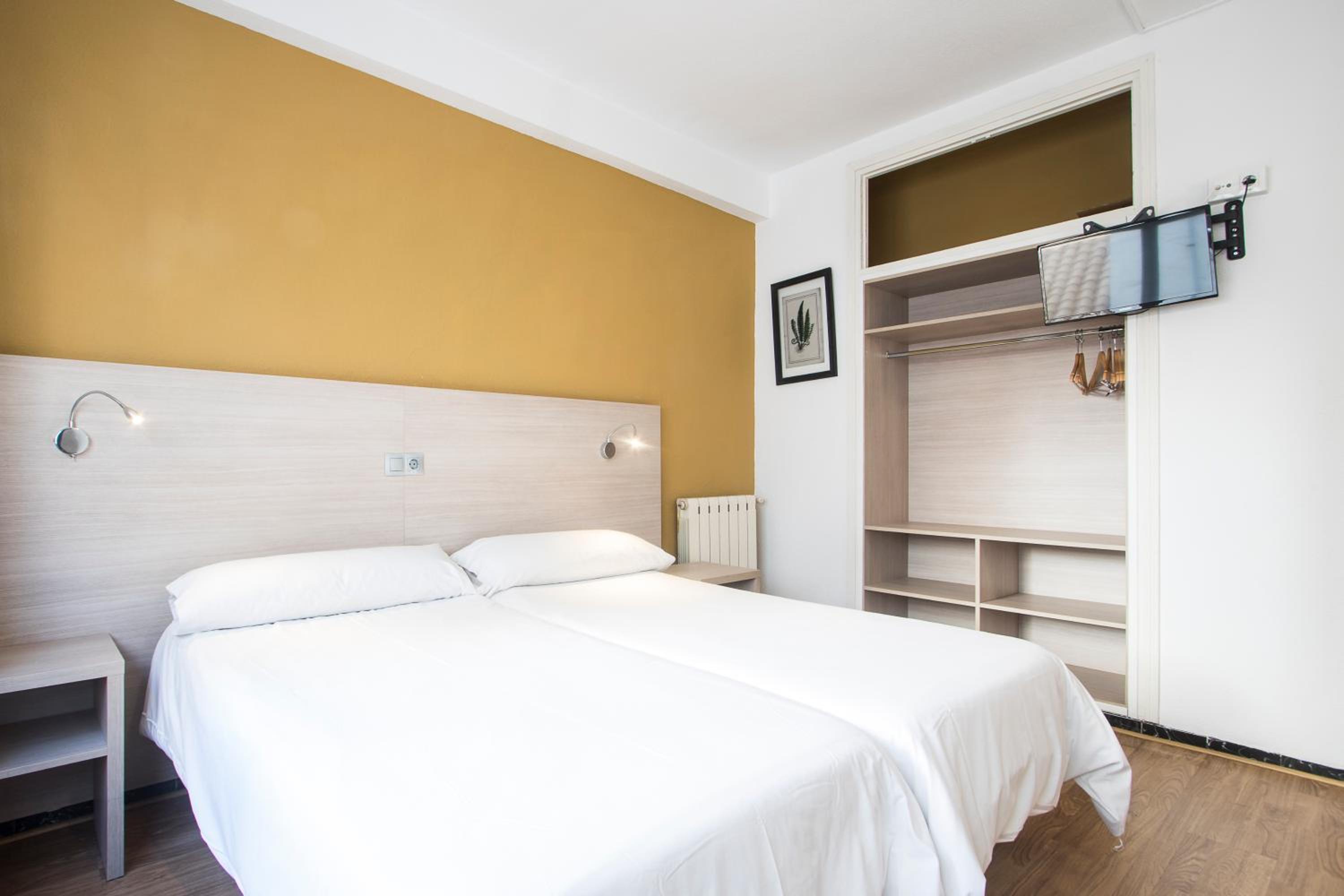 Double or Twin Room photo 3
