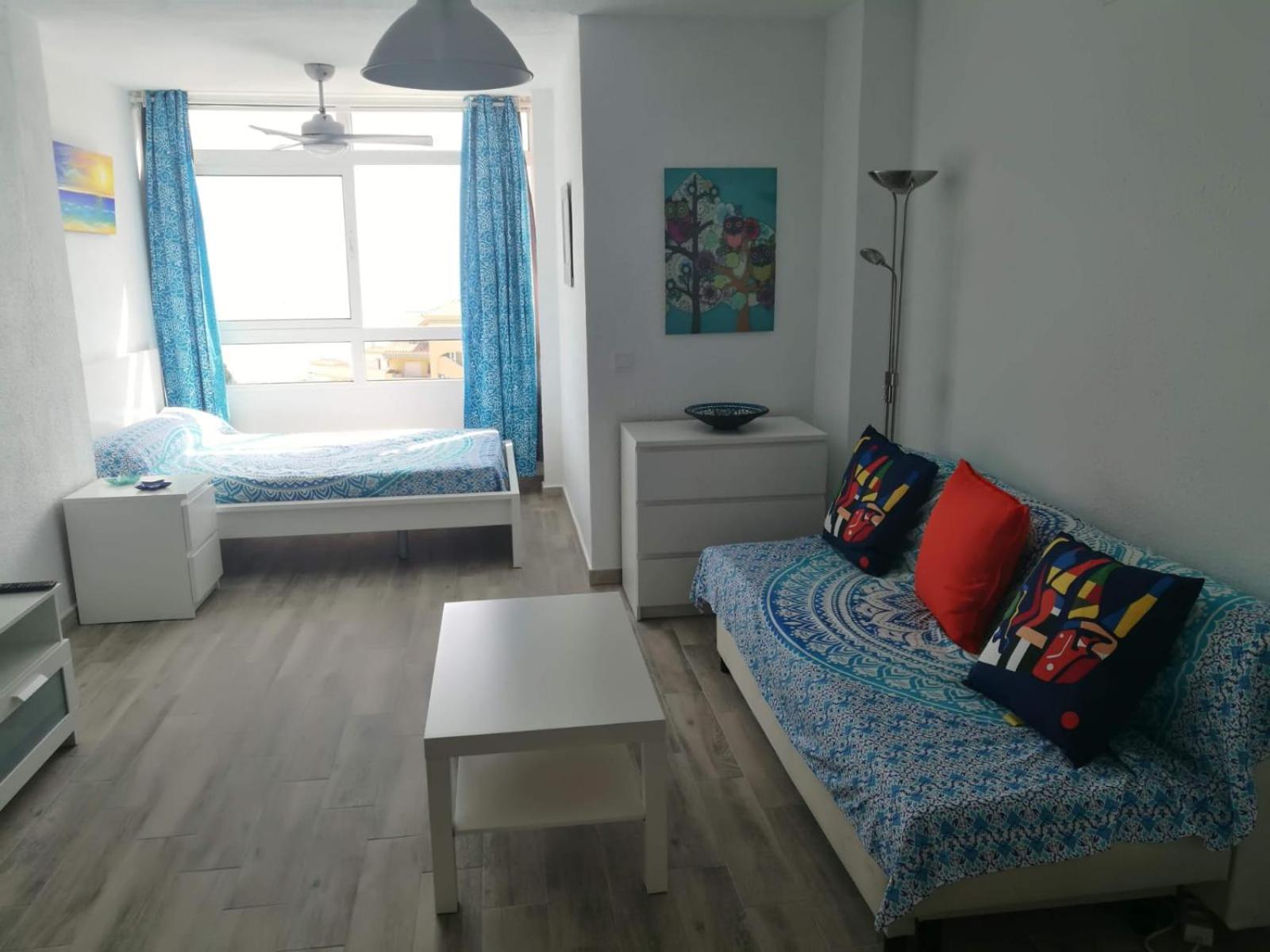 Estudio con vista al mar