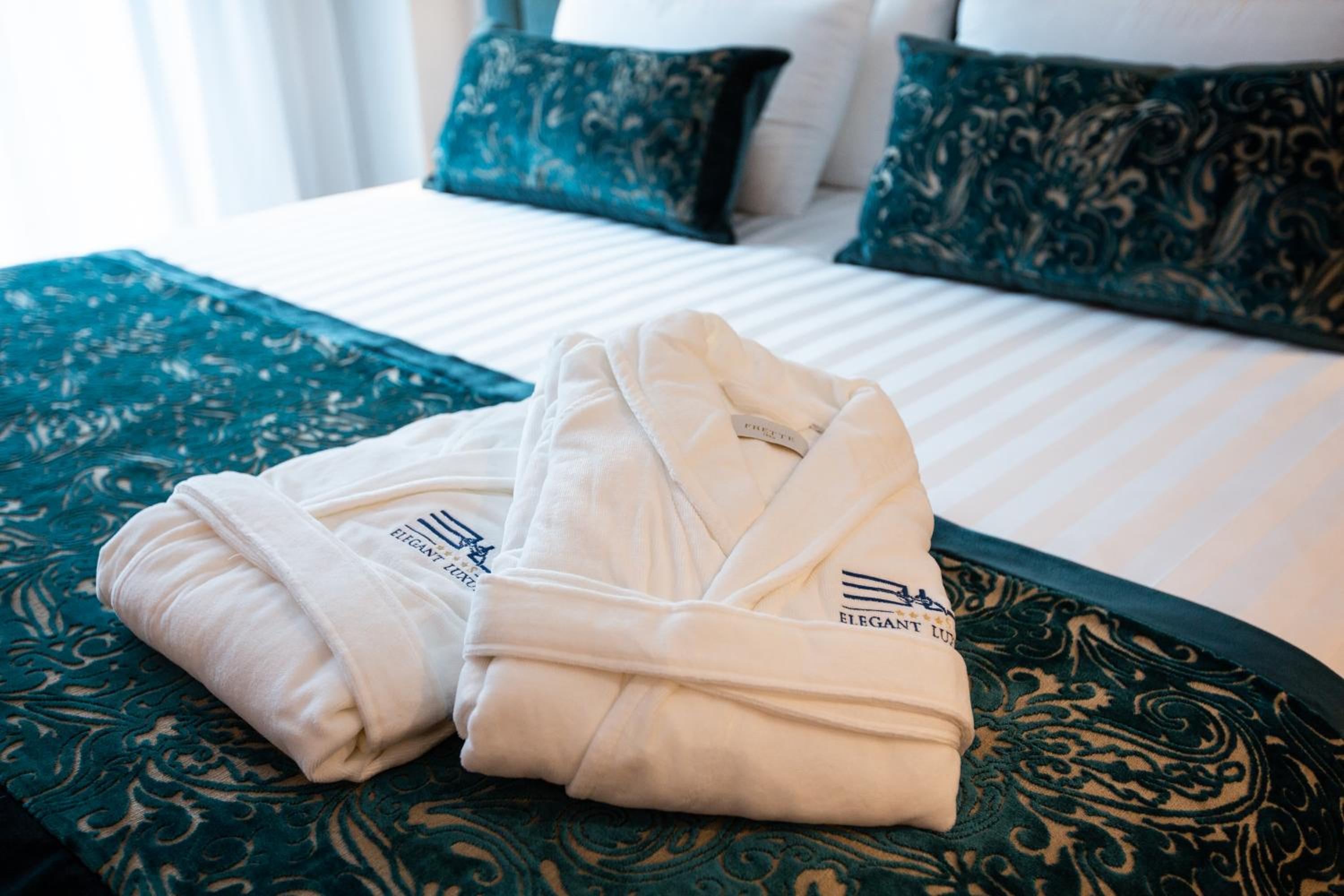 Standard Double or Twin Room - Photo 9