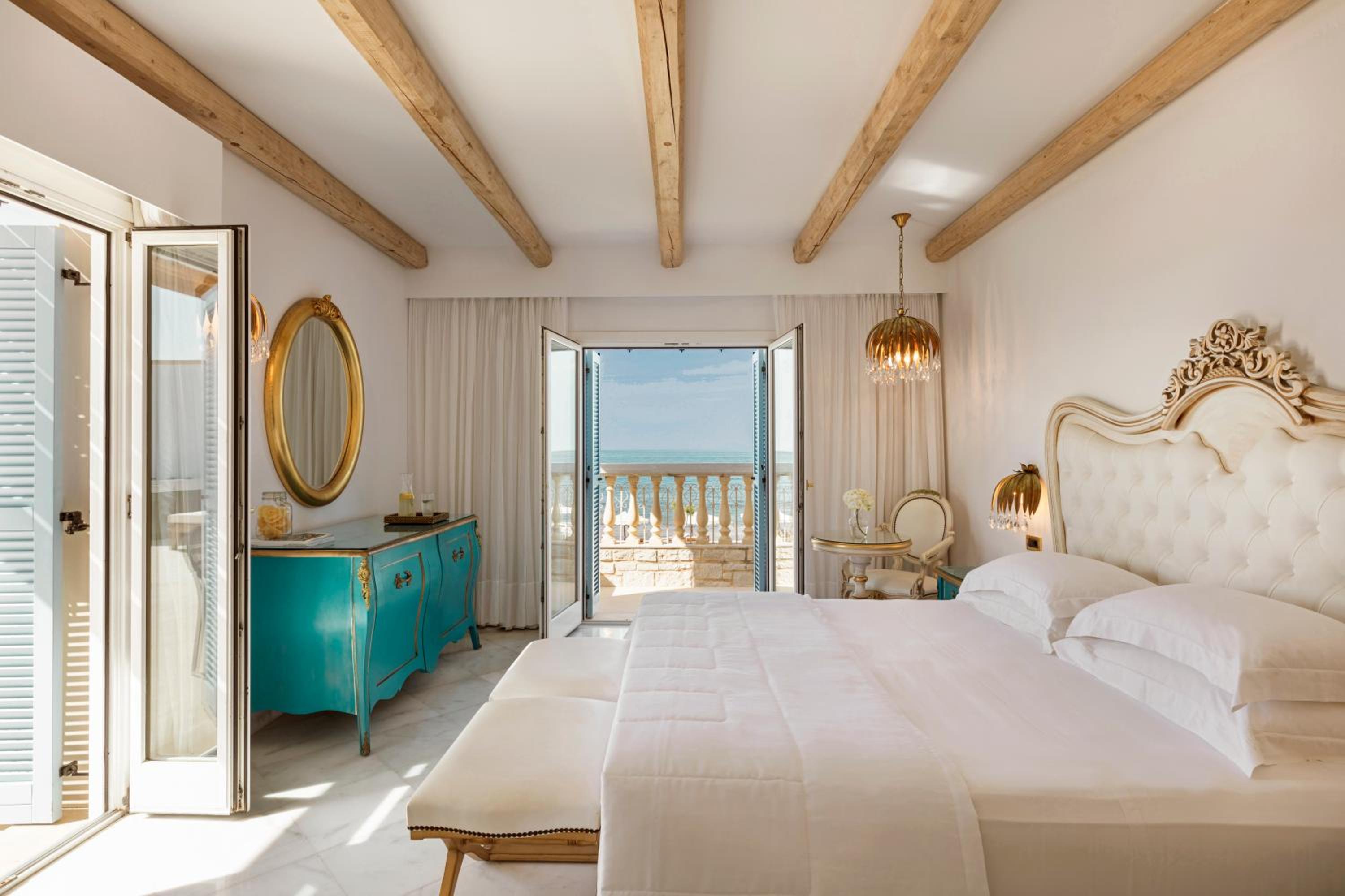 Relax in luxury with stunning ocean views!
