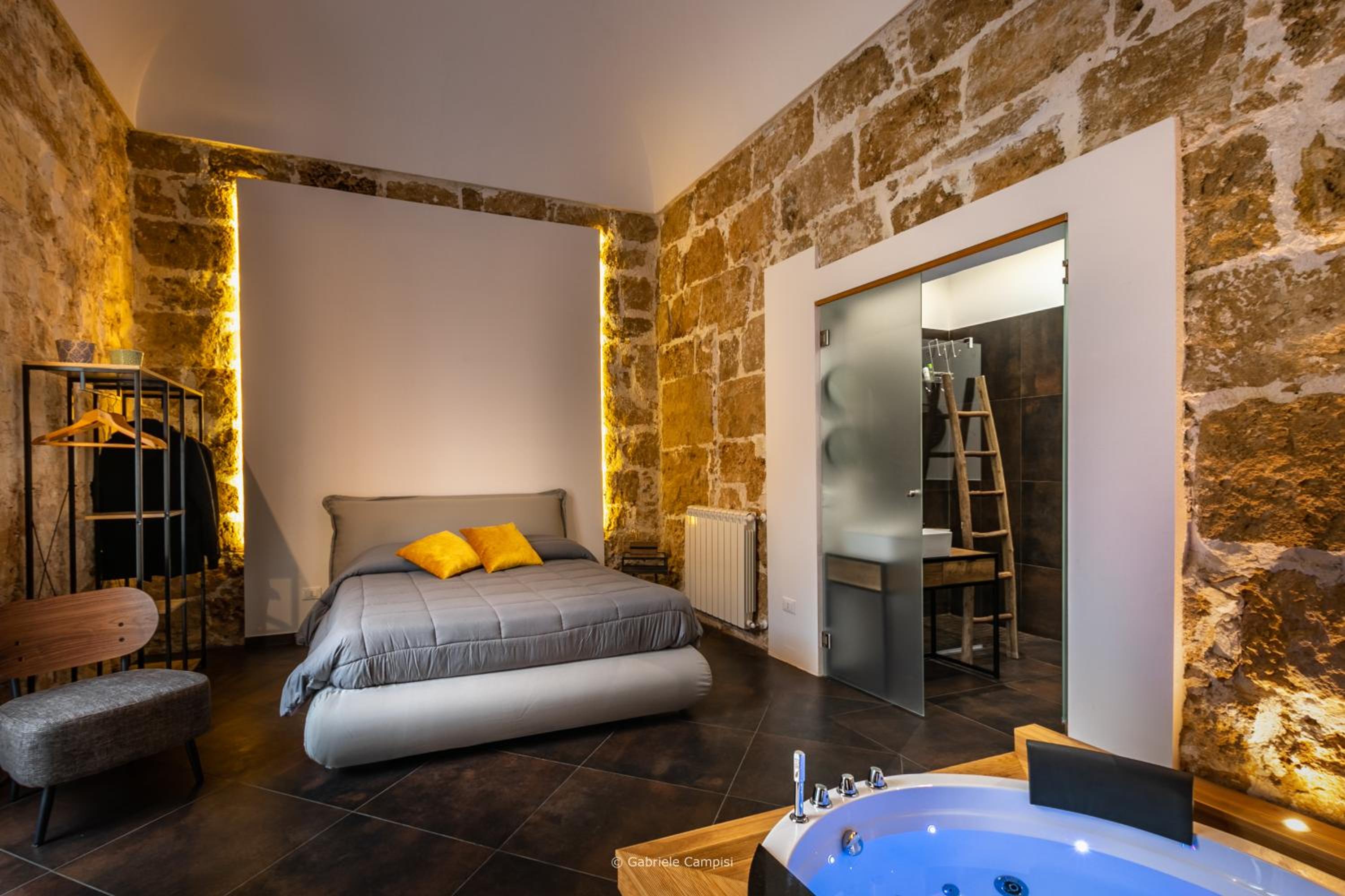 Deluxe Suite with Spa Bath