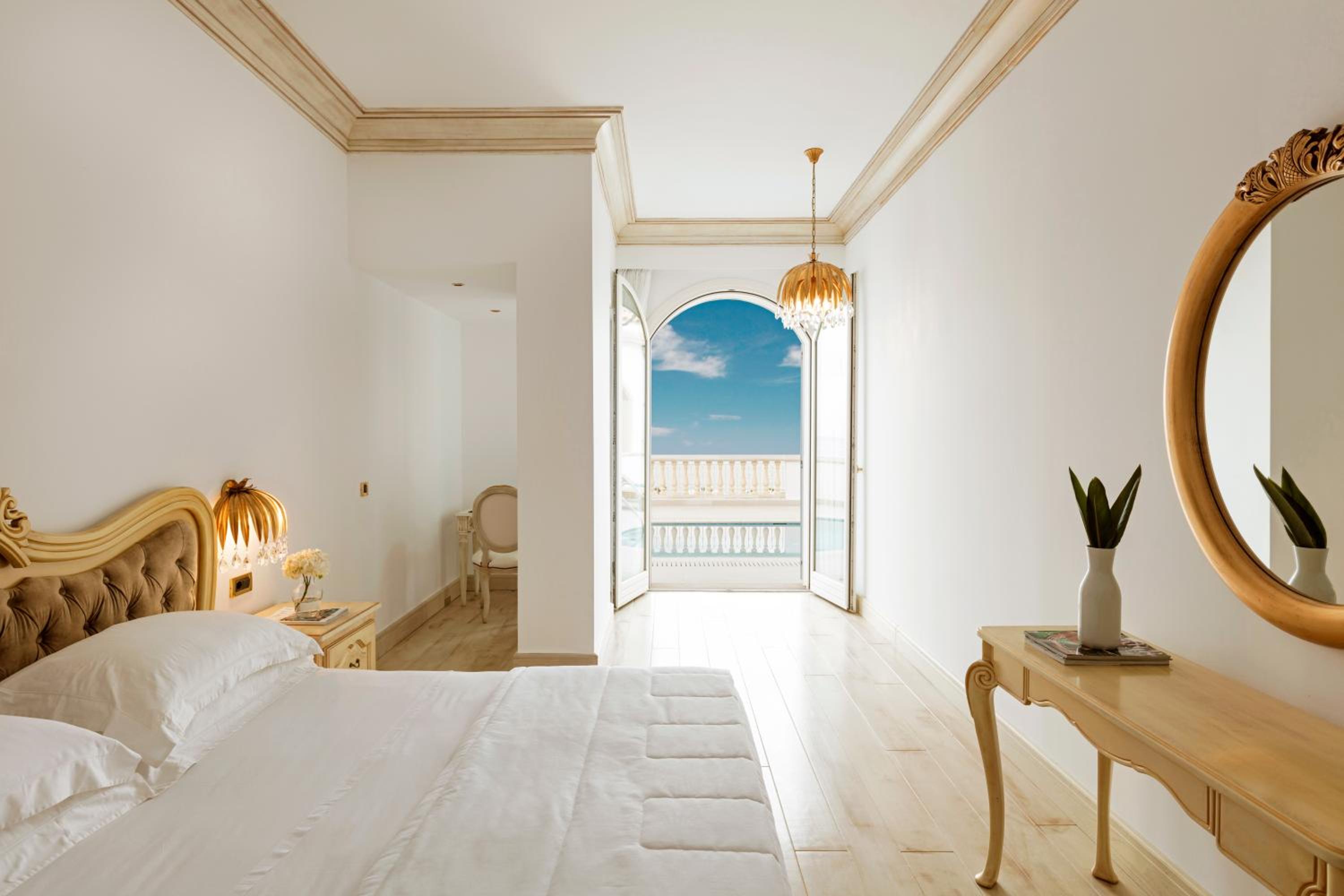 Relax in luxury with breathtaking ocean views.