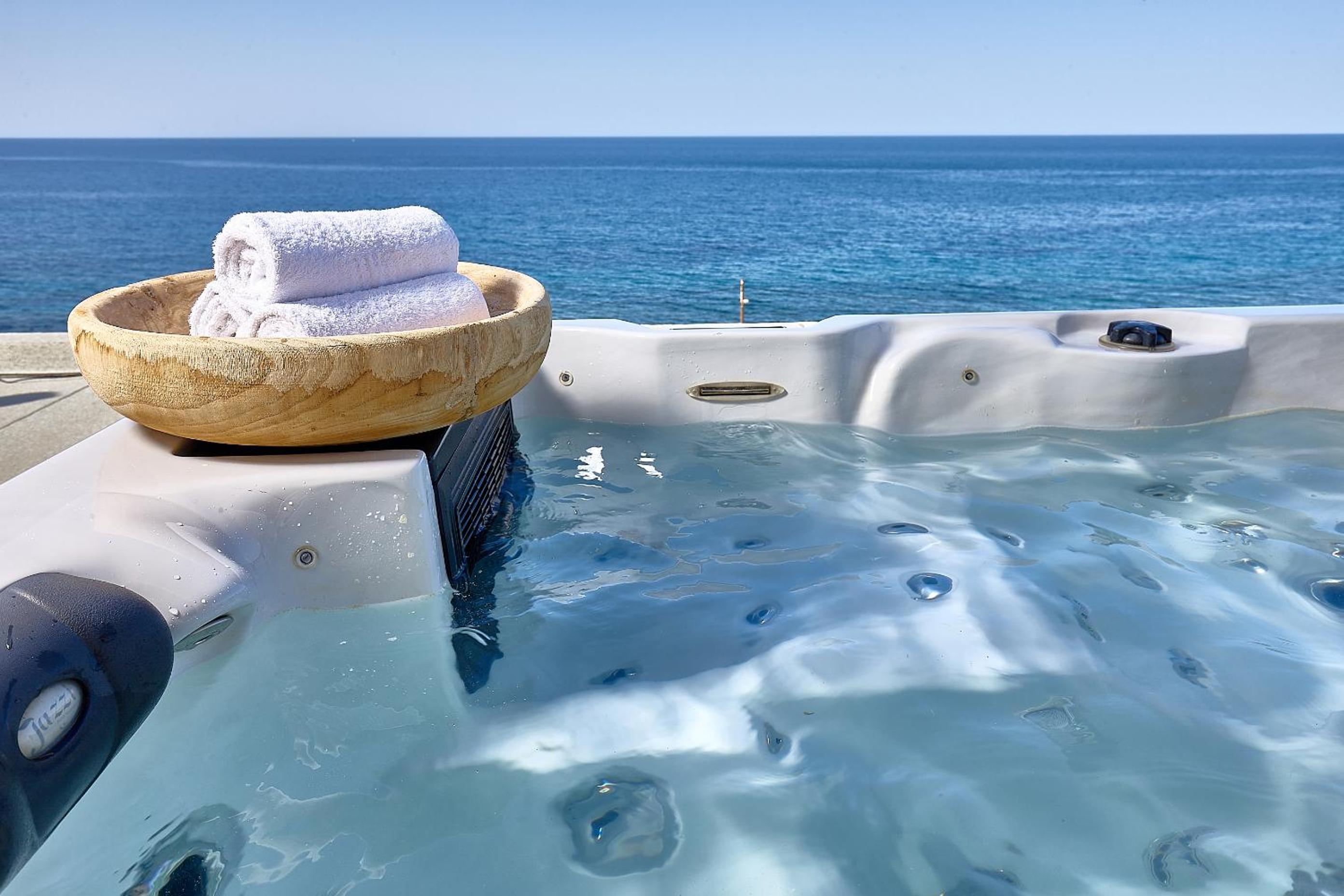 Deluxe Room Open Air Jacuzzi Sea View