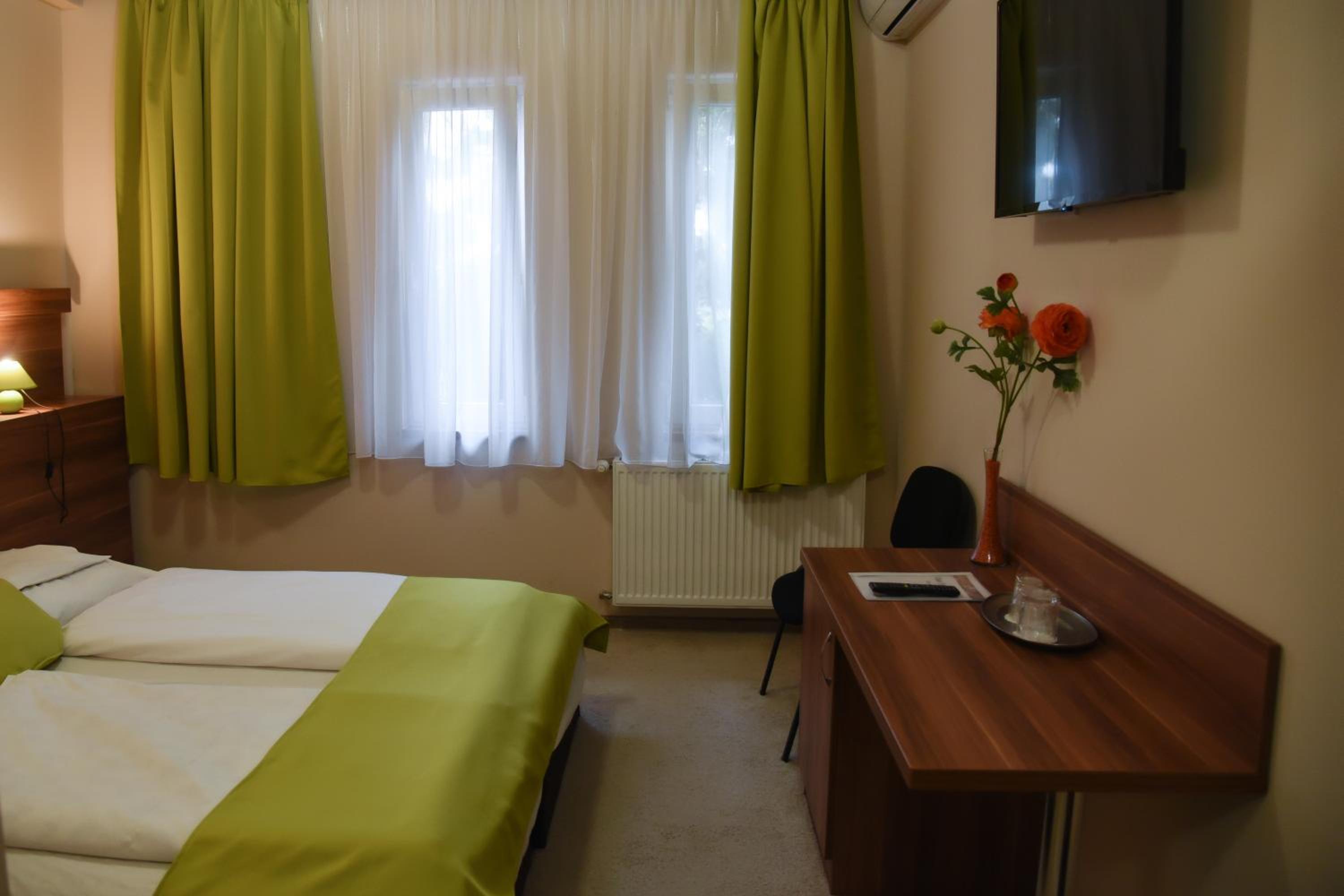 Double Room - Photo 1