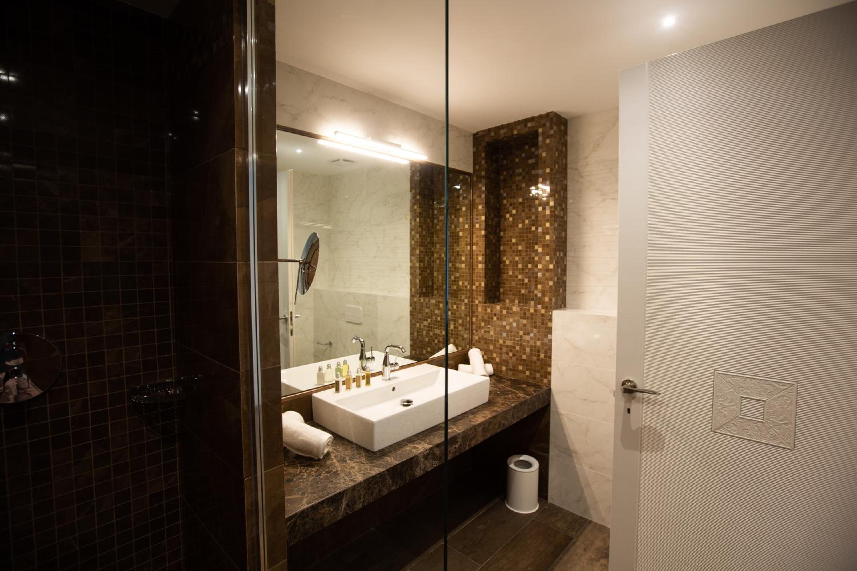 Superior Double Room - Photo 9