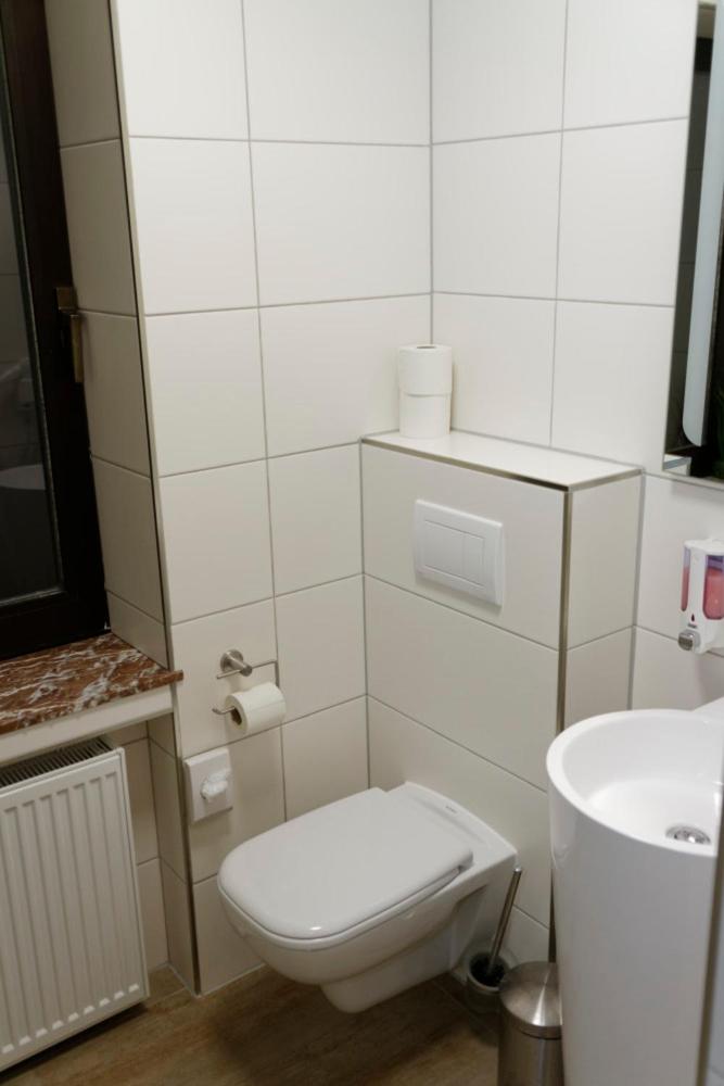 Deluxe Double Room with Balcony - Photo 4