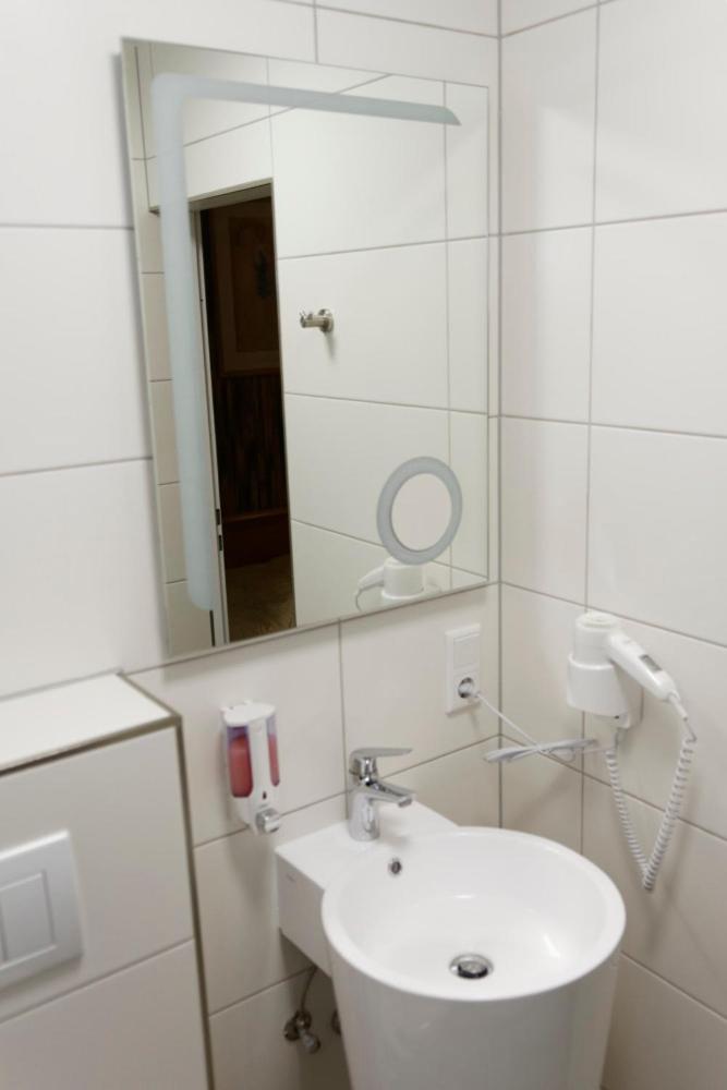Deluxe Double Room with Balcony - Photo 3