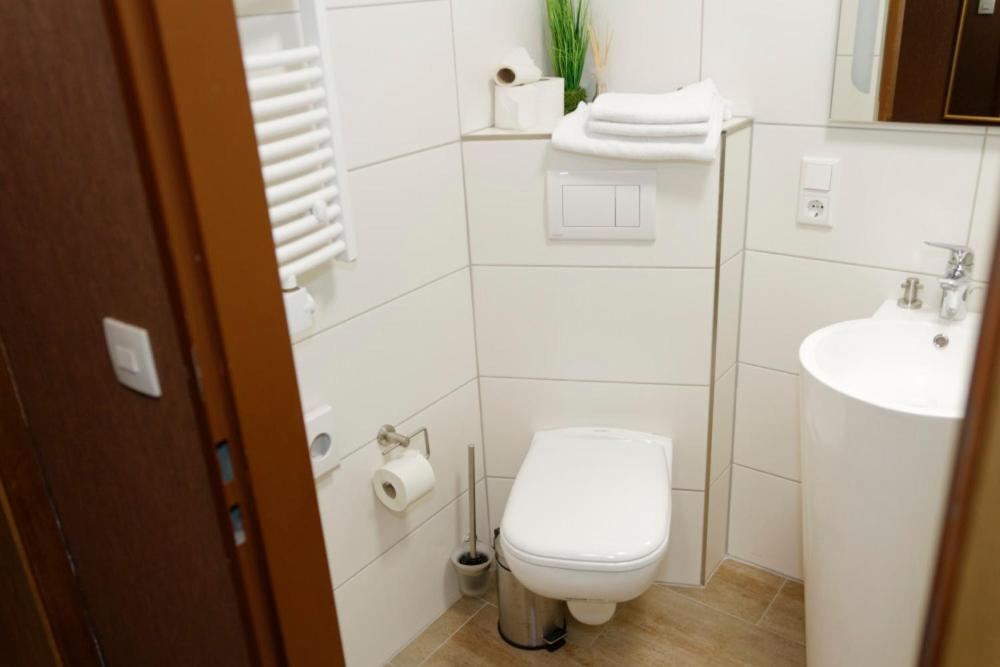 Double Room with Private Bathroom - Photo 2