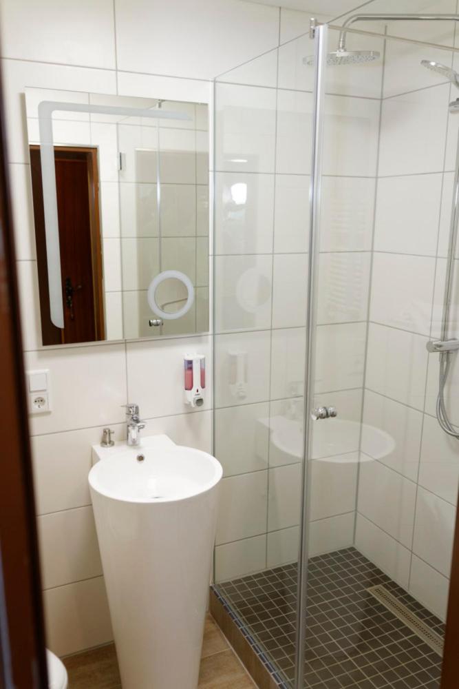 Double Room with Private Bathroom - Photo 5