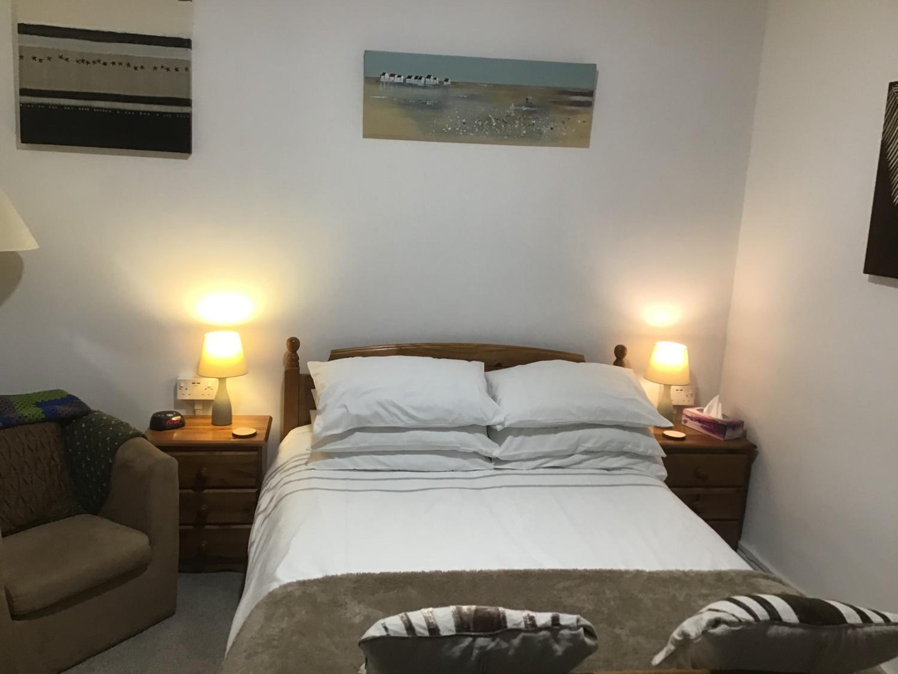 Double Room with Private Bathroom - Photo 2