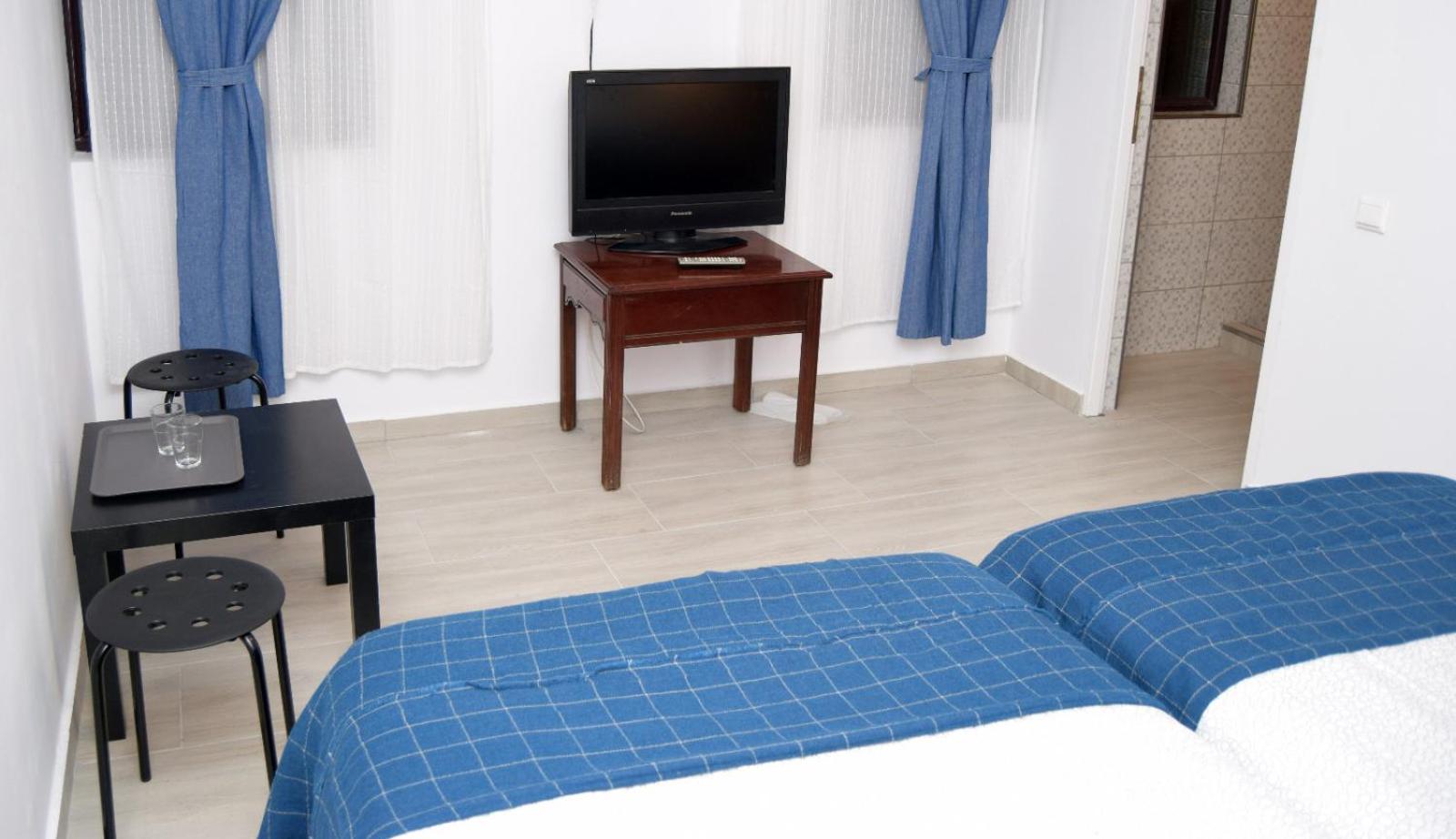 Double Room with Private Bathroom - Photo 7