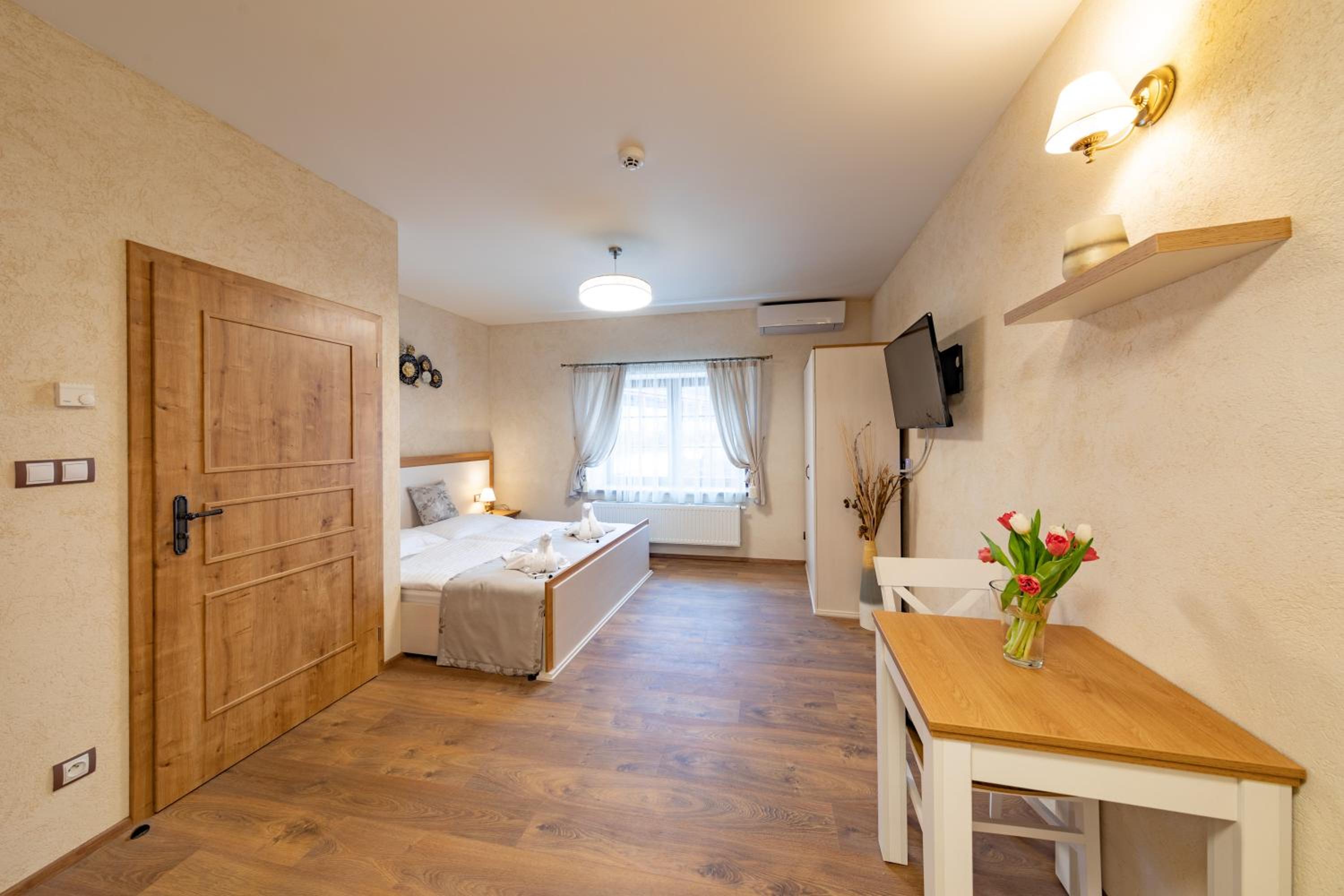 Studio Apartment photo 1