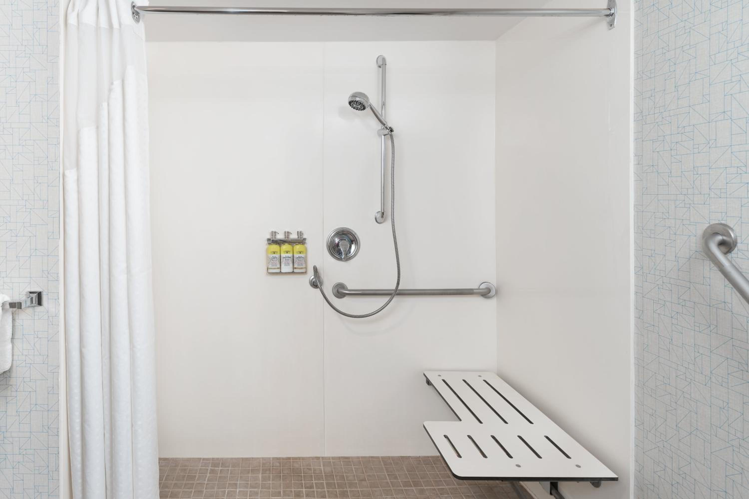 Standard King Room with Roll-in Shower - Mobility Accessible - Photo 2