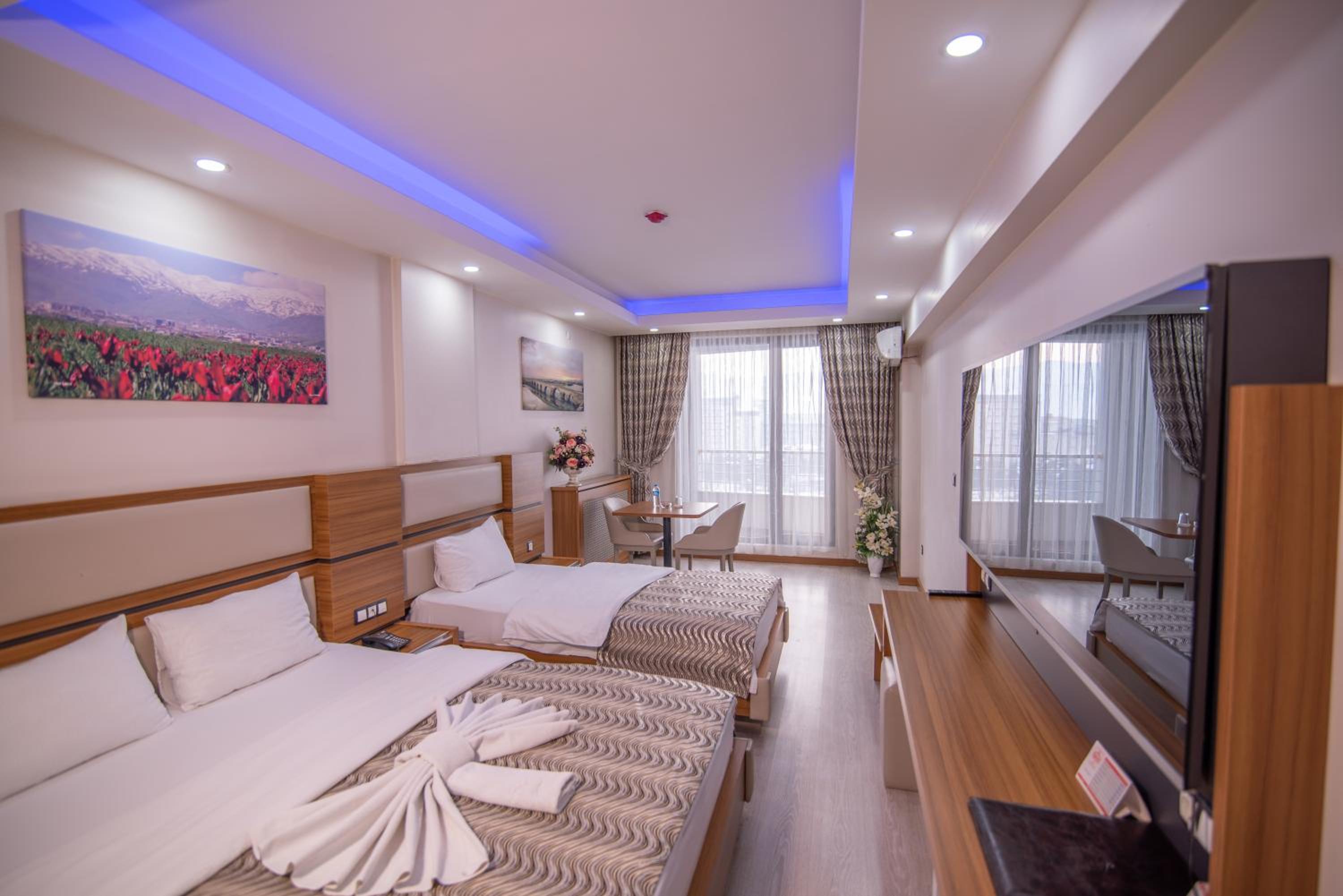 Double or Twin Room with Mountain View photo 1