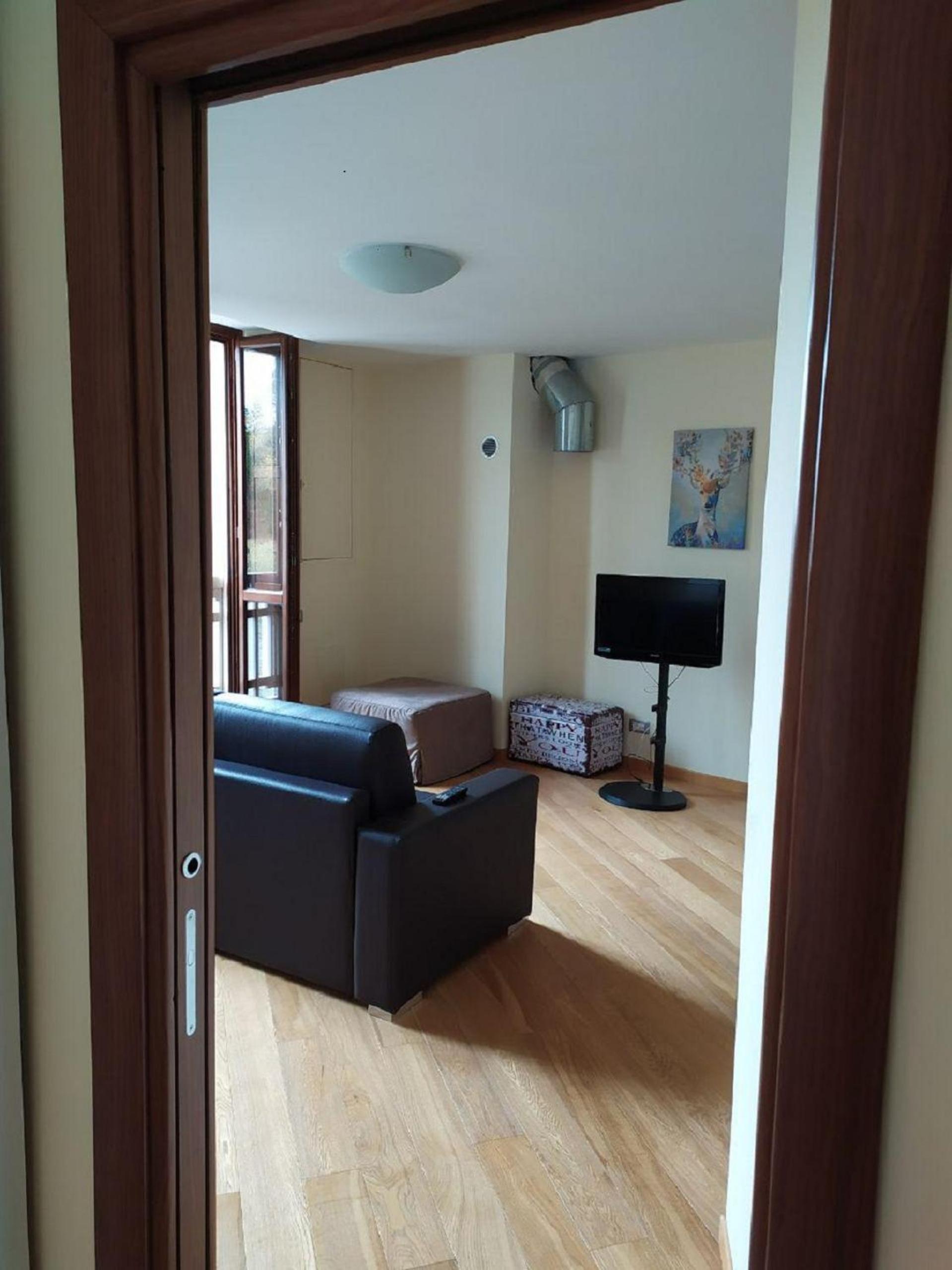 One-Bedroom Apartment - Photo 4