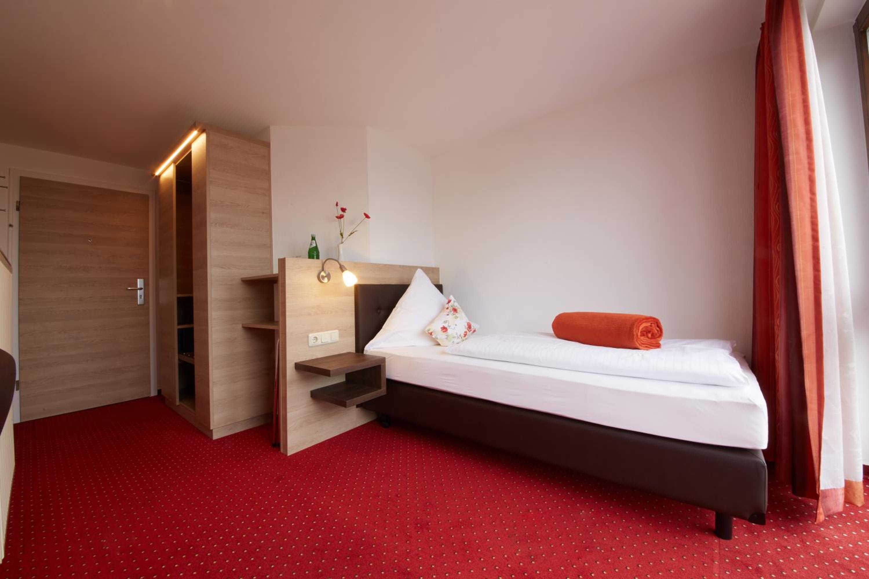 Single Room photo 2
