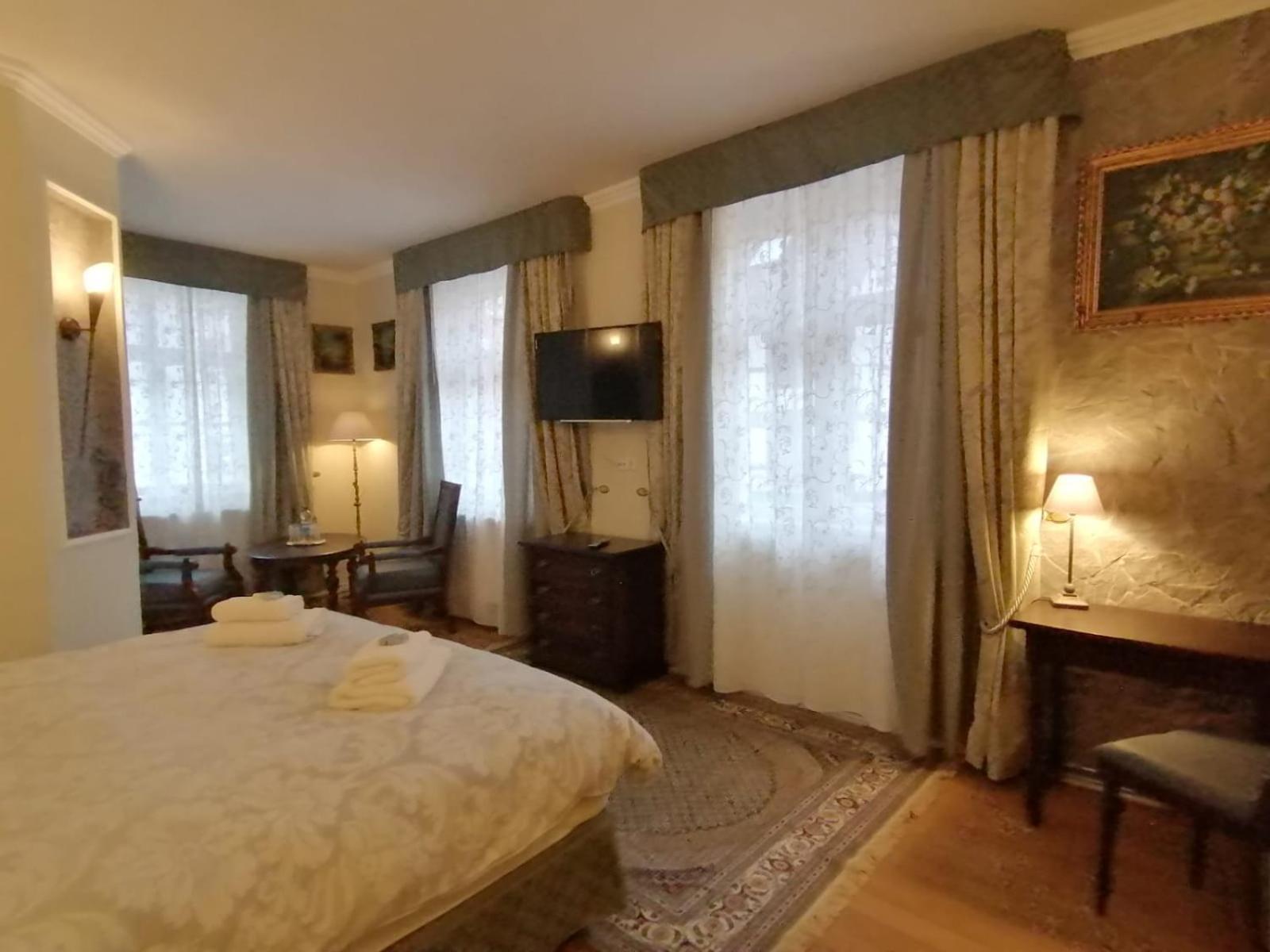 Deluxe Double Room with Shower - Photo 1