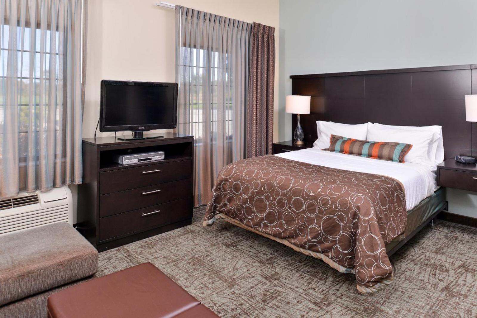 One-Bedroom Queen Suite - Non-Smoking
