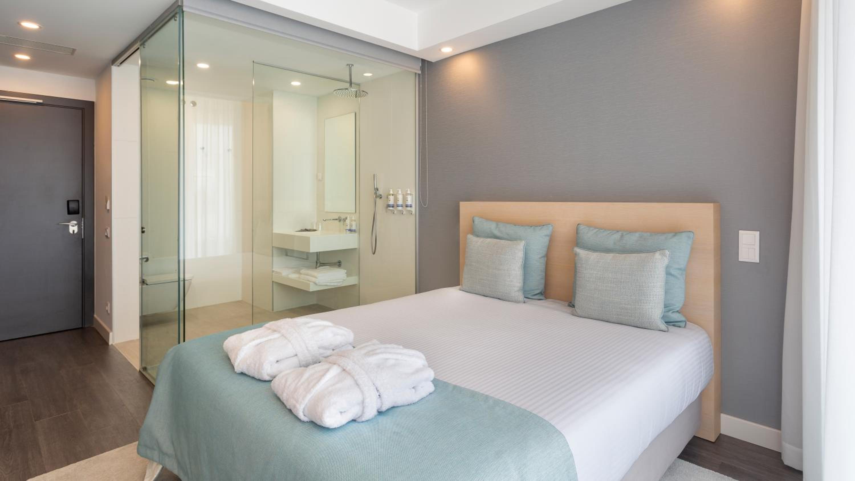 Standard Double or Twin Room with Spa Access - Photo 3