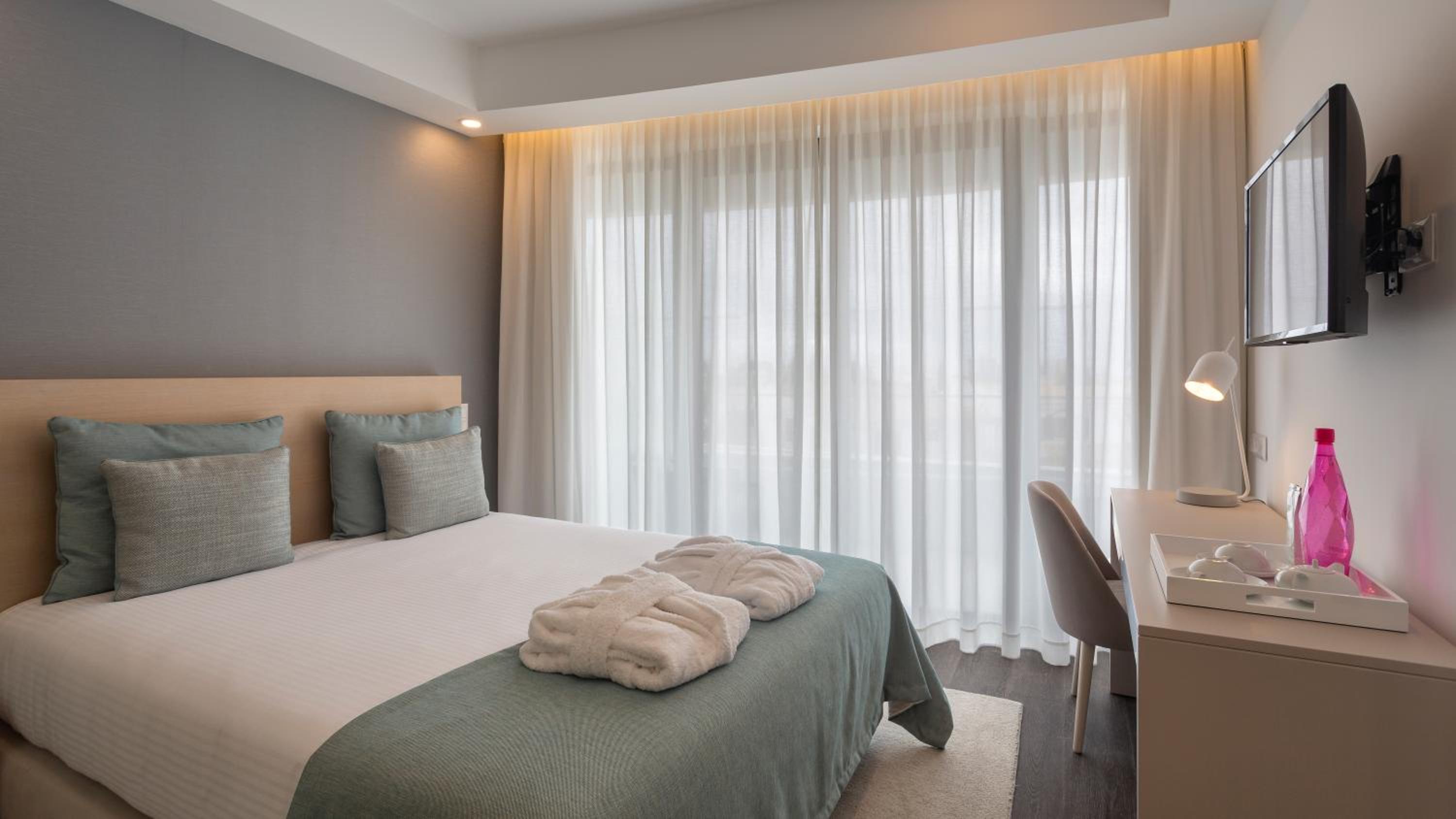 Standard Double or Twin Room with Spa Access - Photo 1