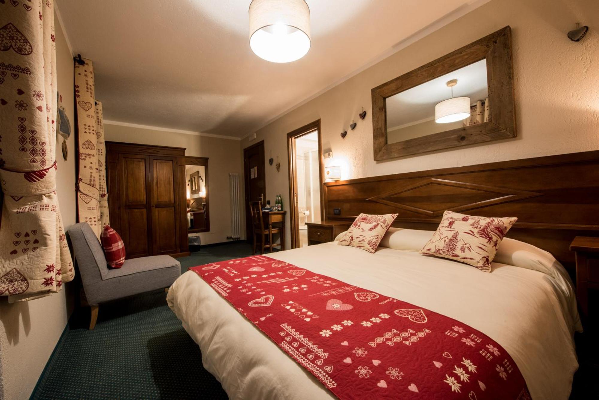 Double Room with Mountain View