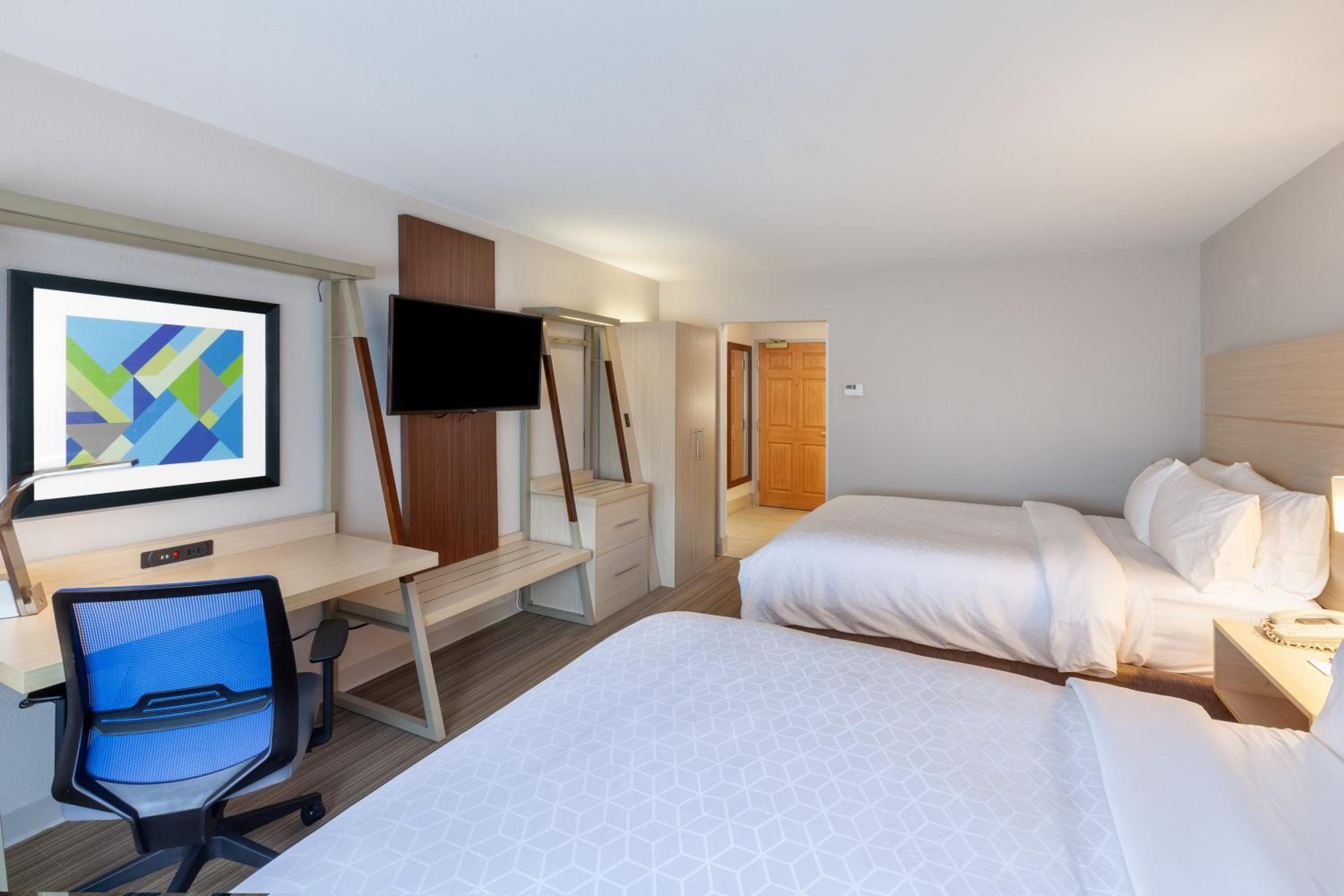 Standard Room with Two Queen Beds - Photo 1