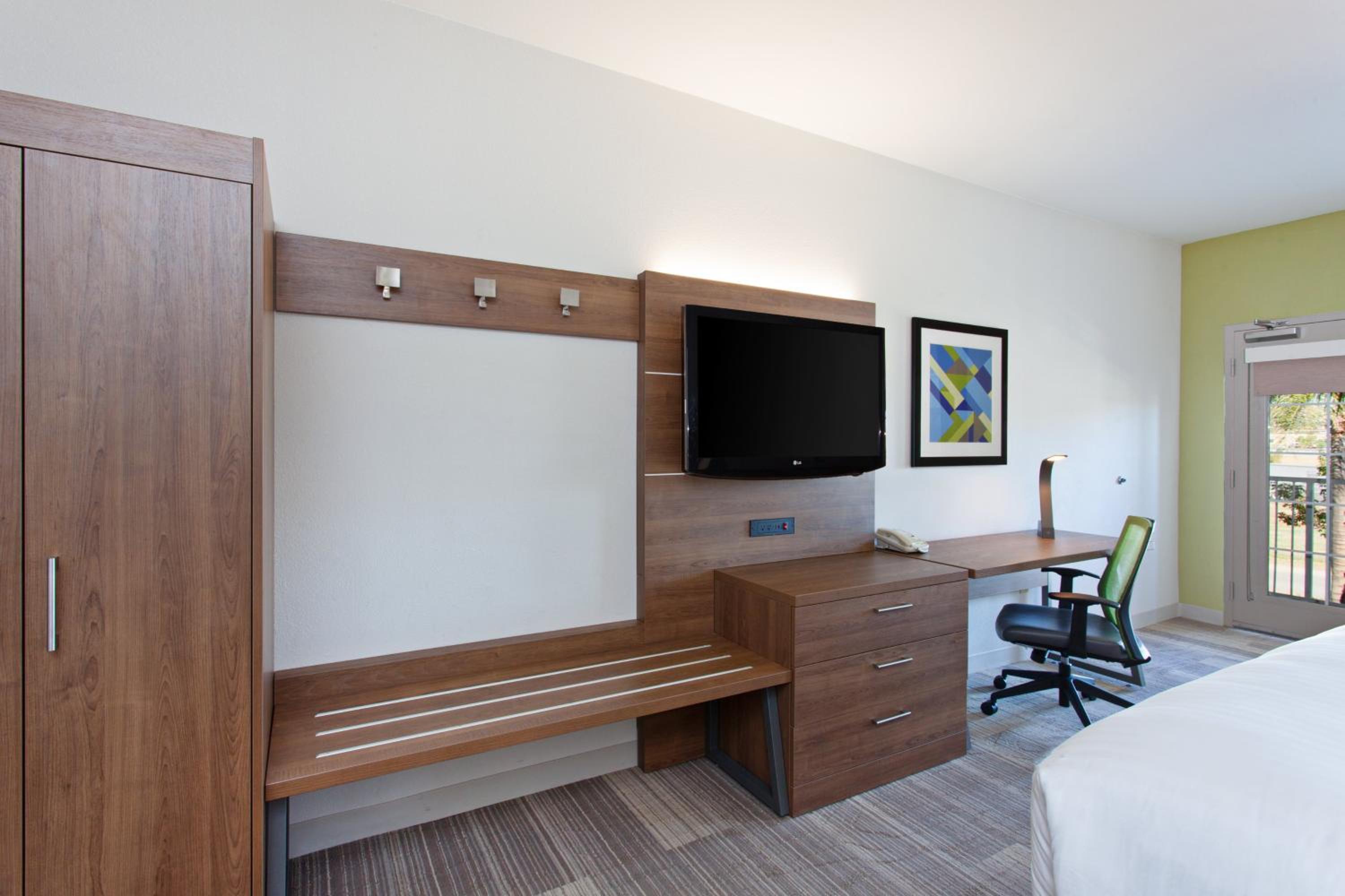 King Suite with Sofa Bed - Photo 2