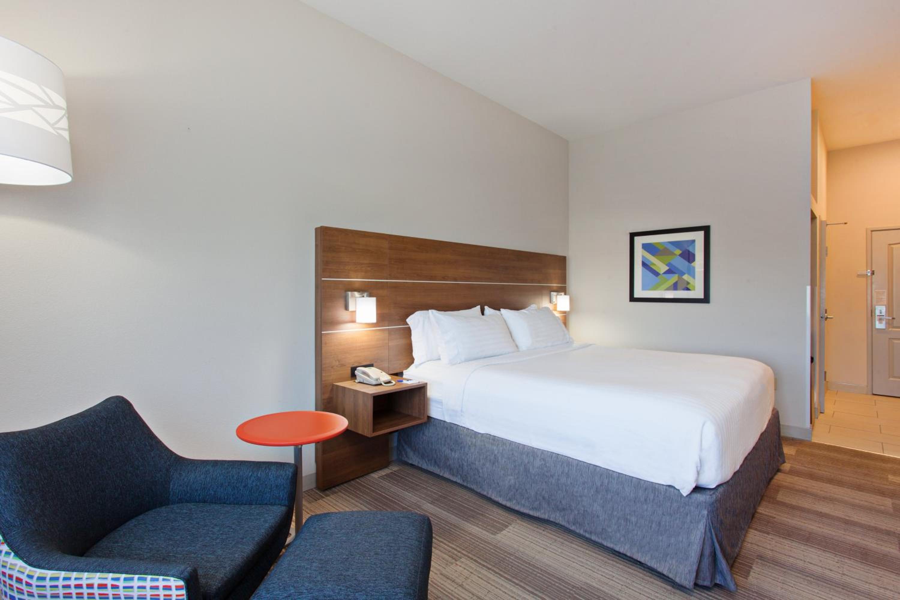 Standard King Room - Photo 2