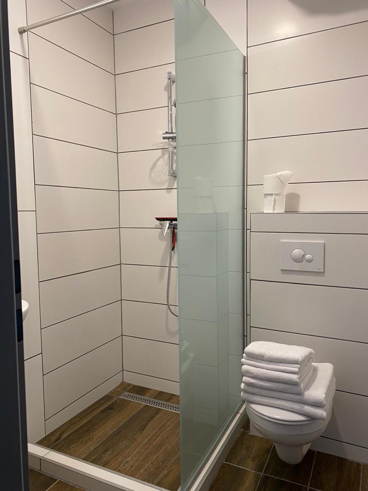 Double or Twin Room with Private Bathroom - Photo 12