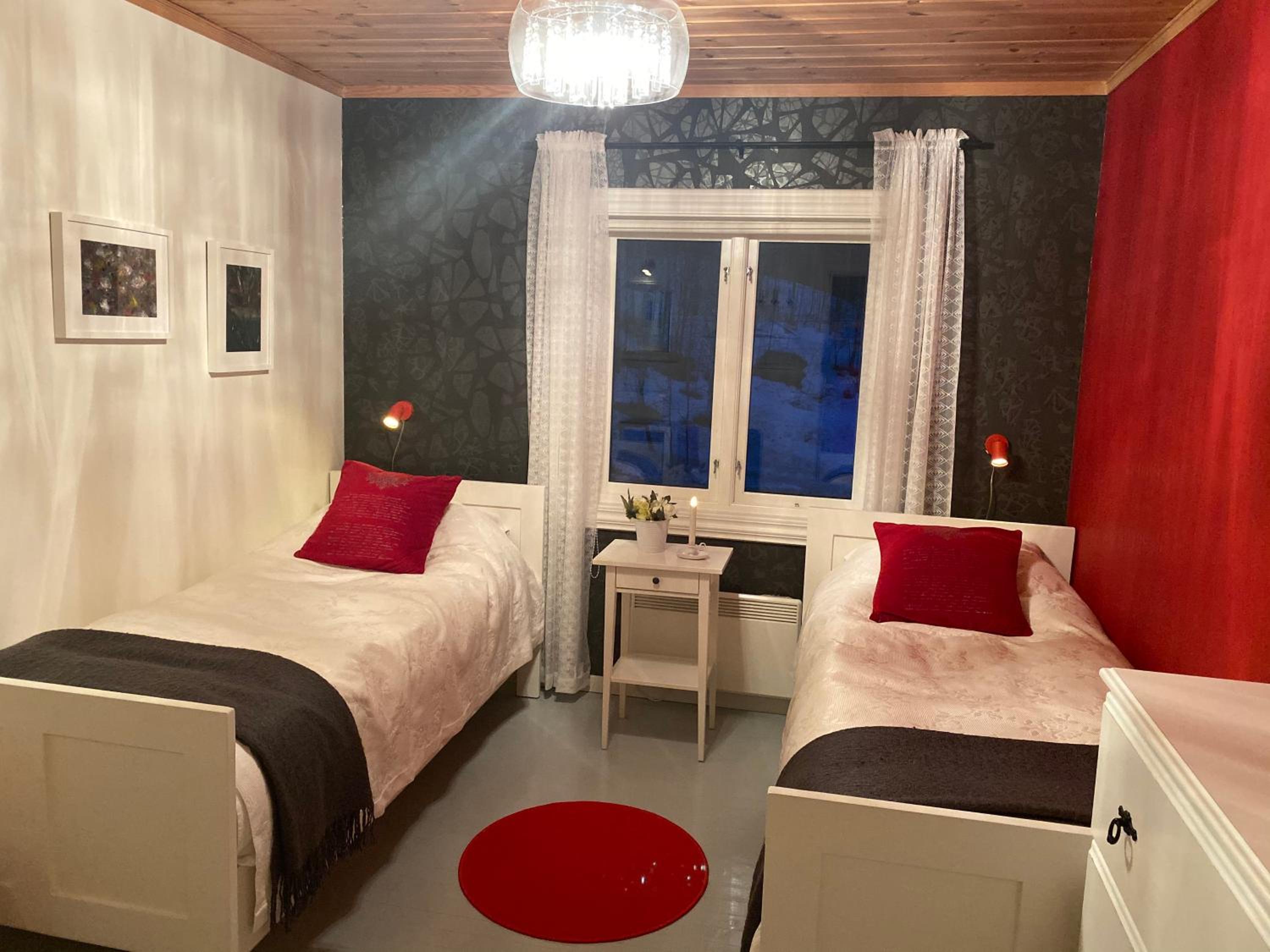 Standard Twin Room with Shared Bathroom photo 1