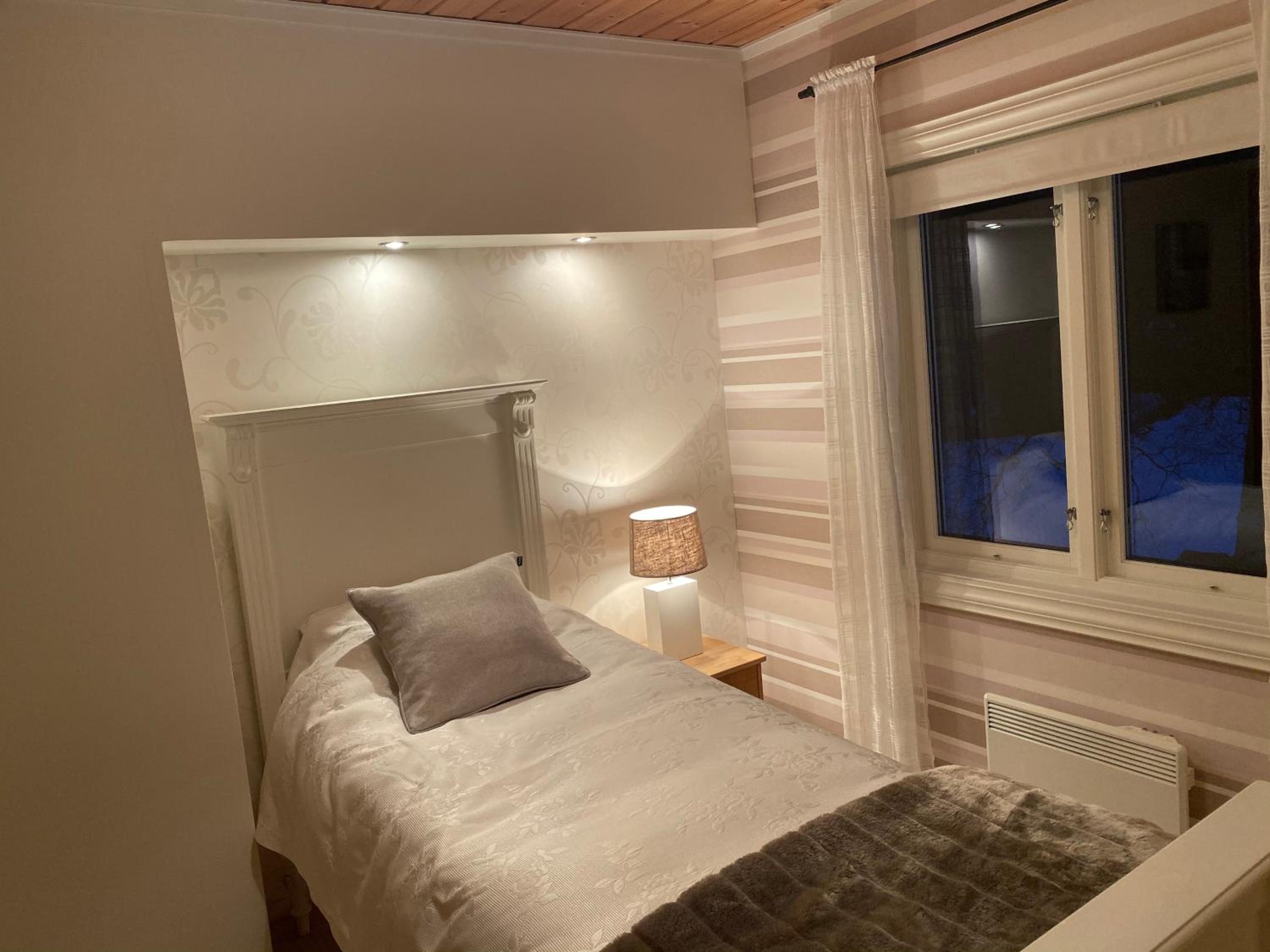 Single Room with Shared Bathroom photo 1