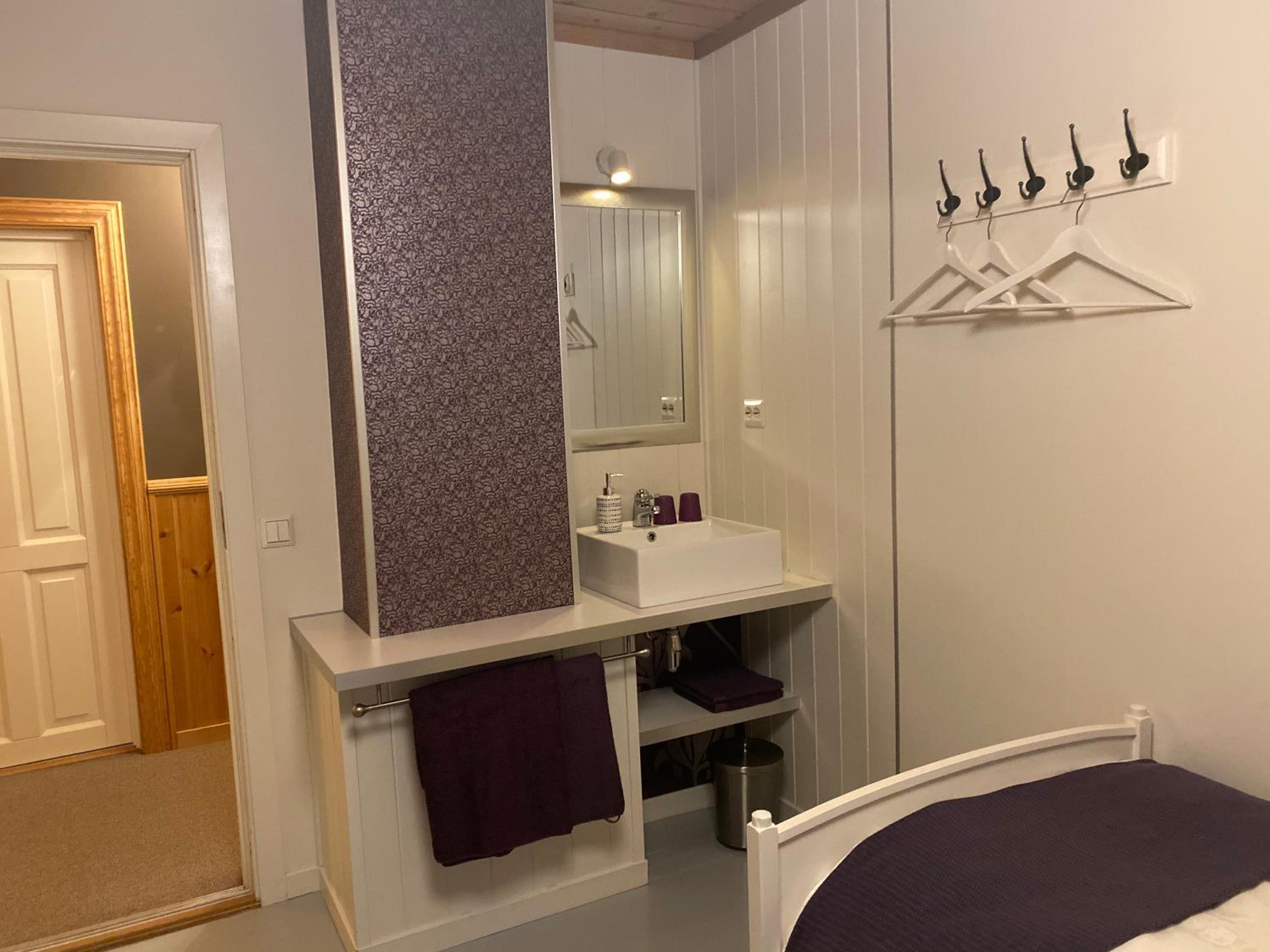 Standard Twin Room with Shared Bathroom photo 3