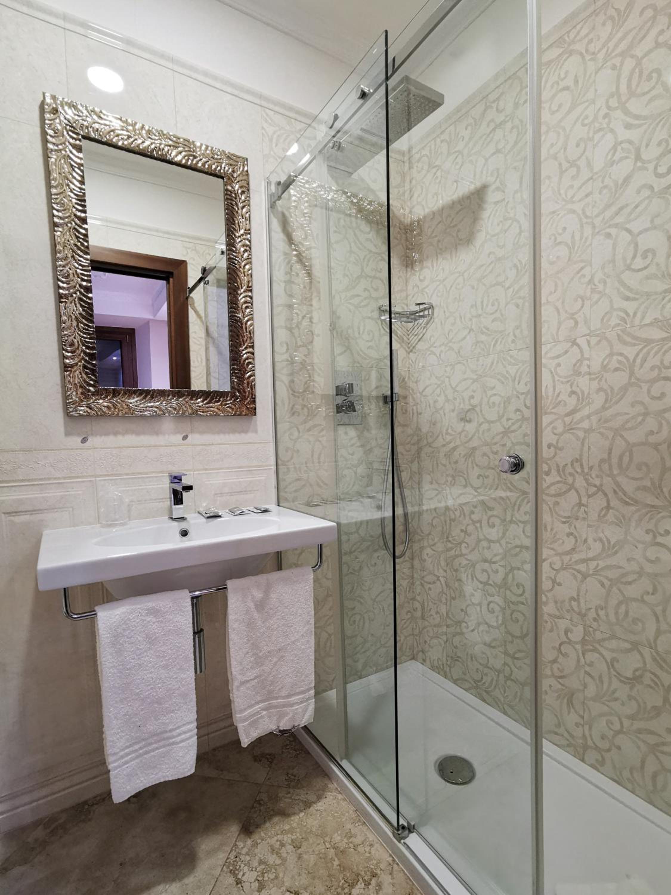 Superior Double or Twin Room photo 3