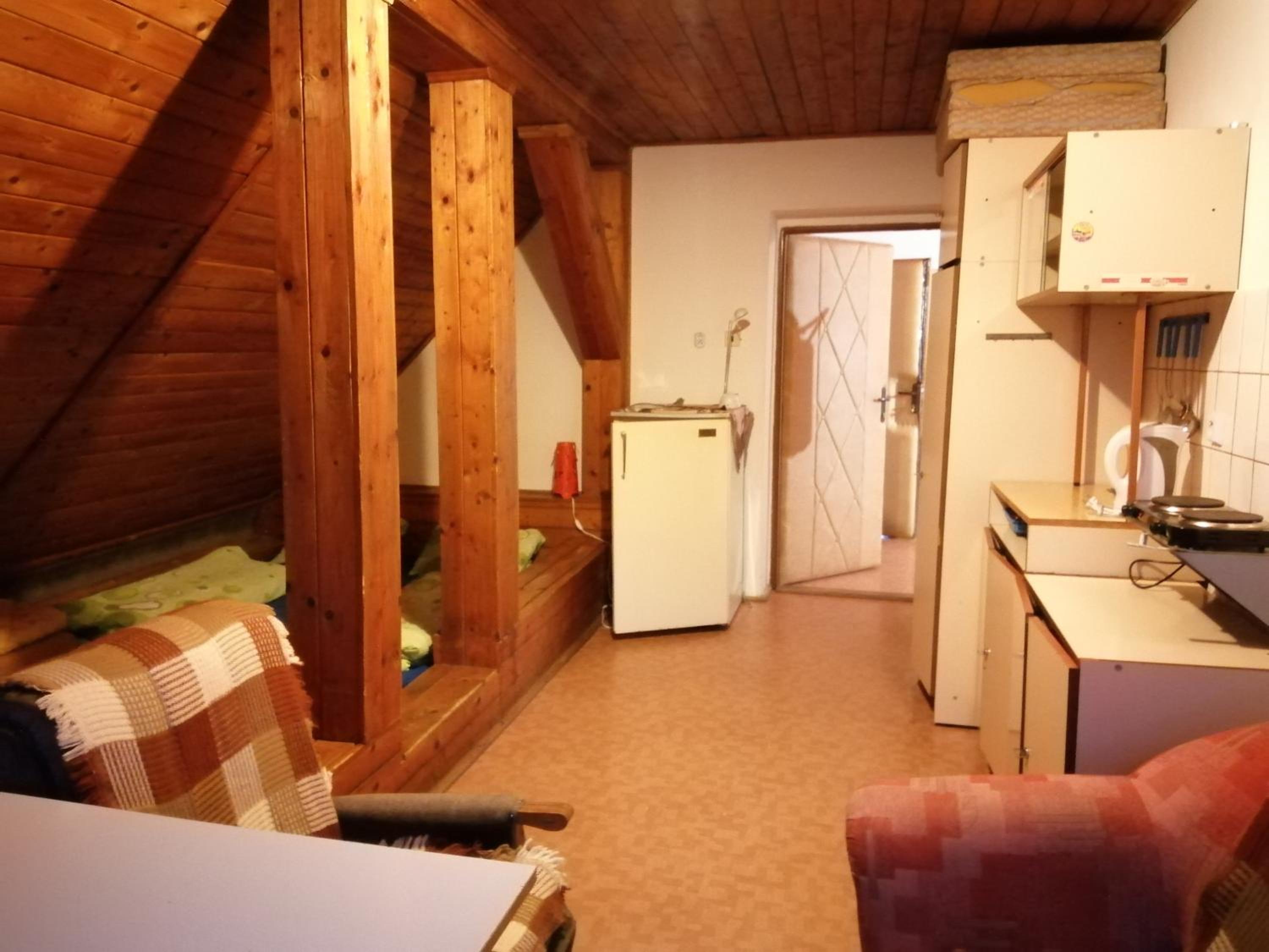 Quadruple Room with Shared Bathroom photo 2